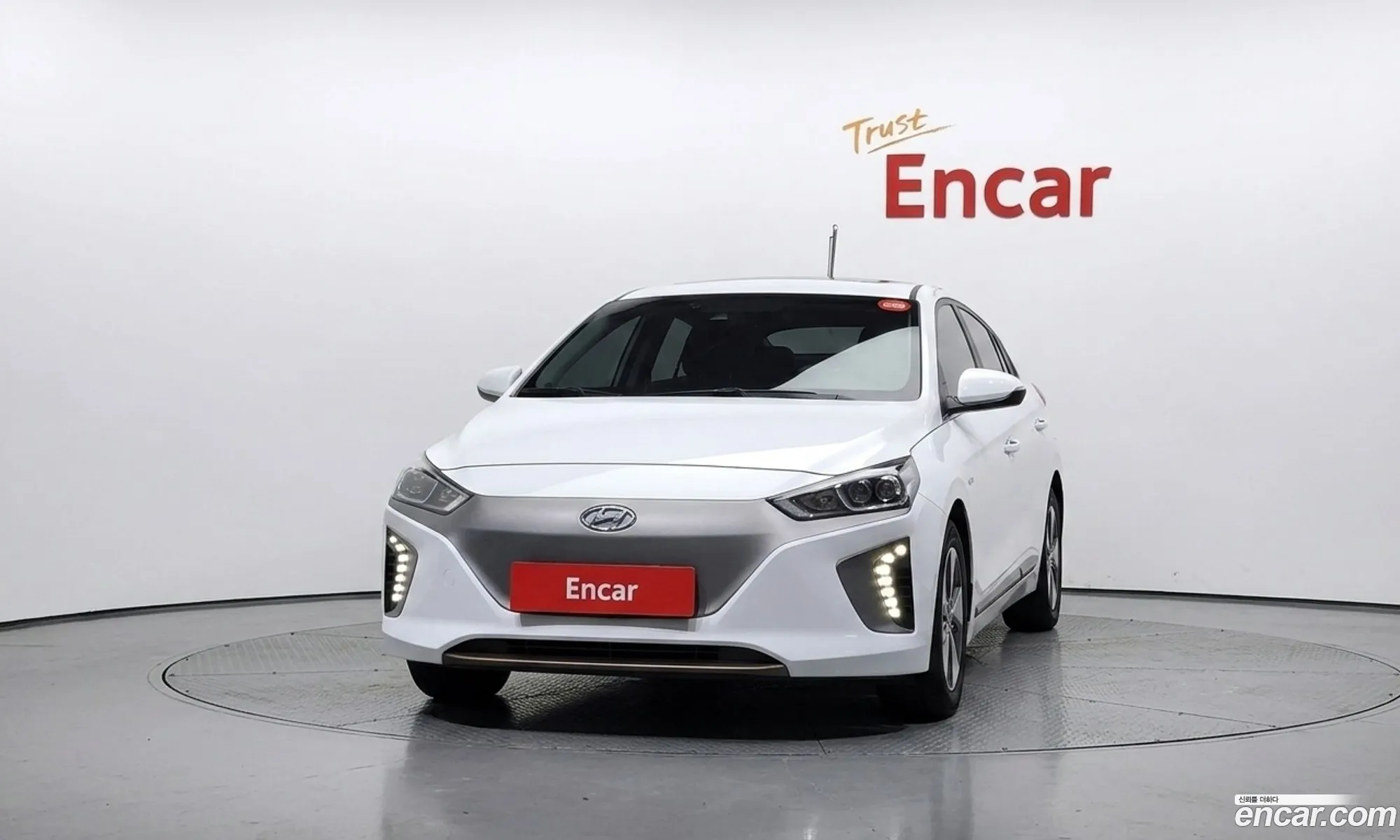 Hyundai Ioniq Electric 2016 — 3