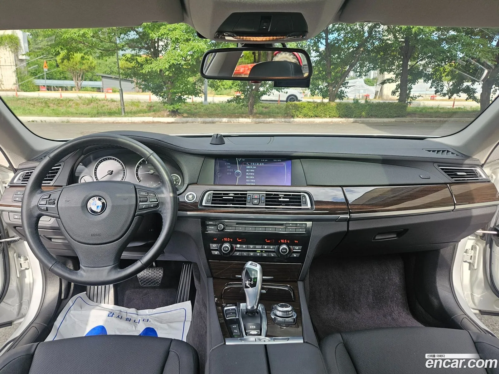 BMW 7 Series 2010 — 18