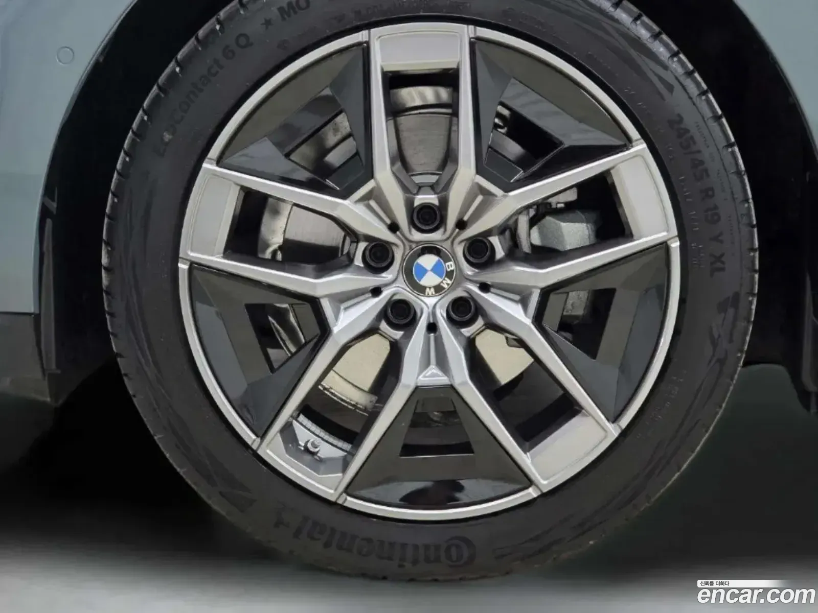 BMW 5 Series 2025 — 8