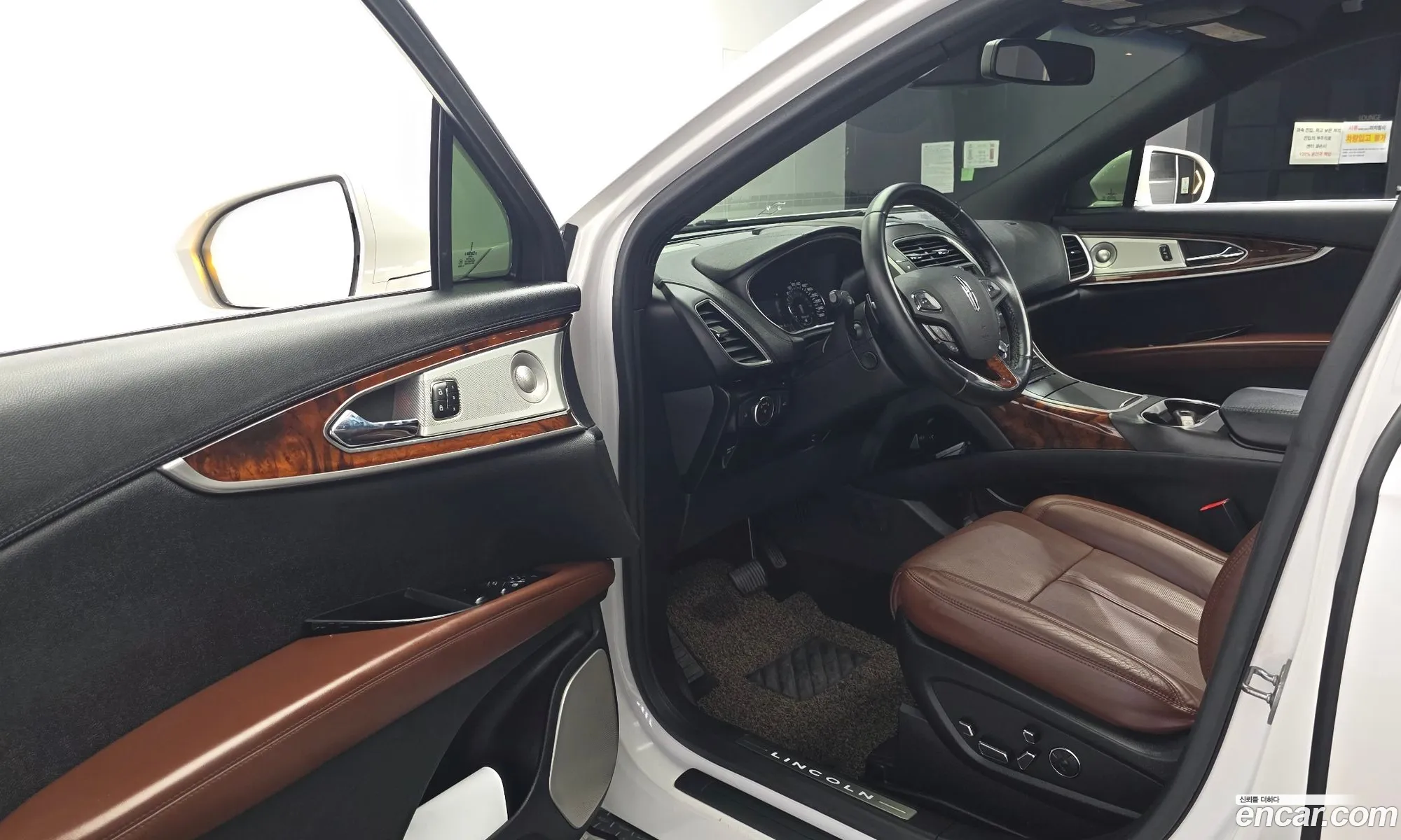 Lincoln MKX 2016 2LMPJ8LP5GBL83798 — 18