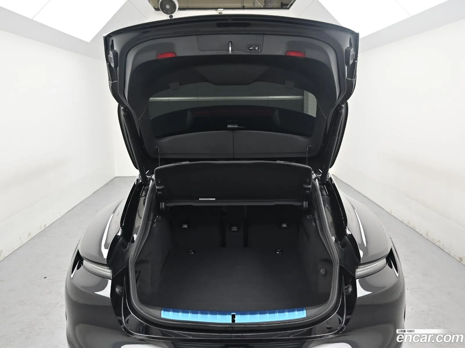 Porsche Taycan 2025 — 17