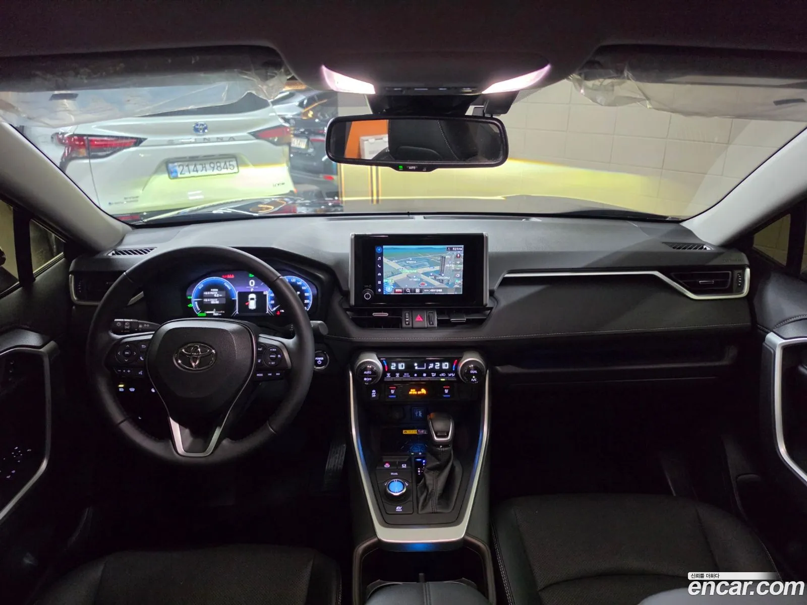 Toyota RAV4 2025 — 12