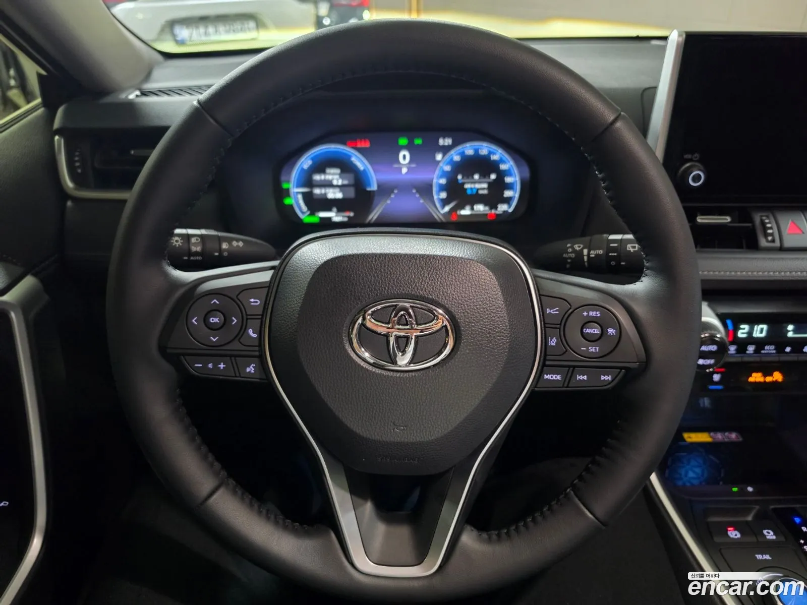 Toyota RAV4 2025 — 13