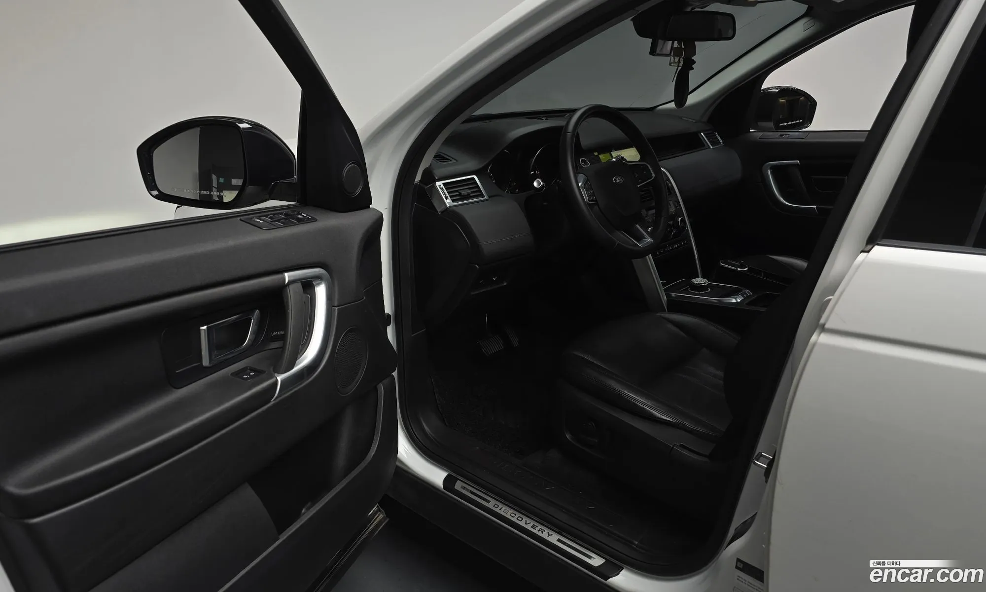 Land Rover Discovery Sport 2018 — 32