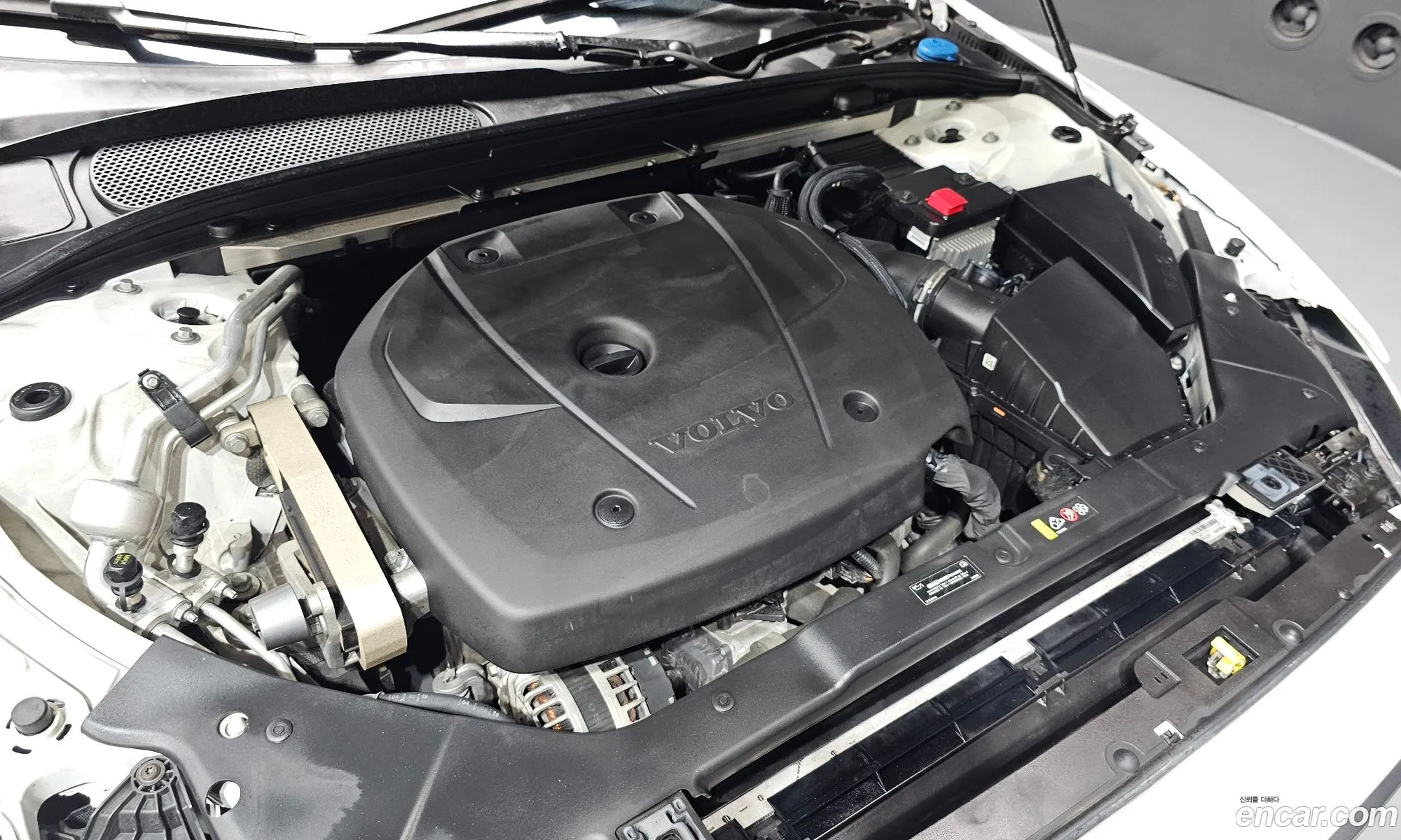 Volvo S60 2020 7JRZS102DLG032305 — 32
