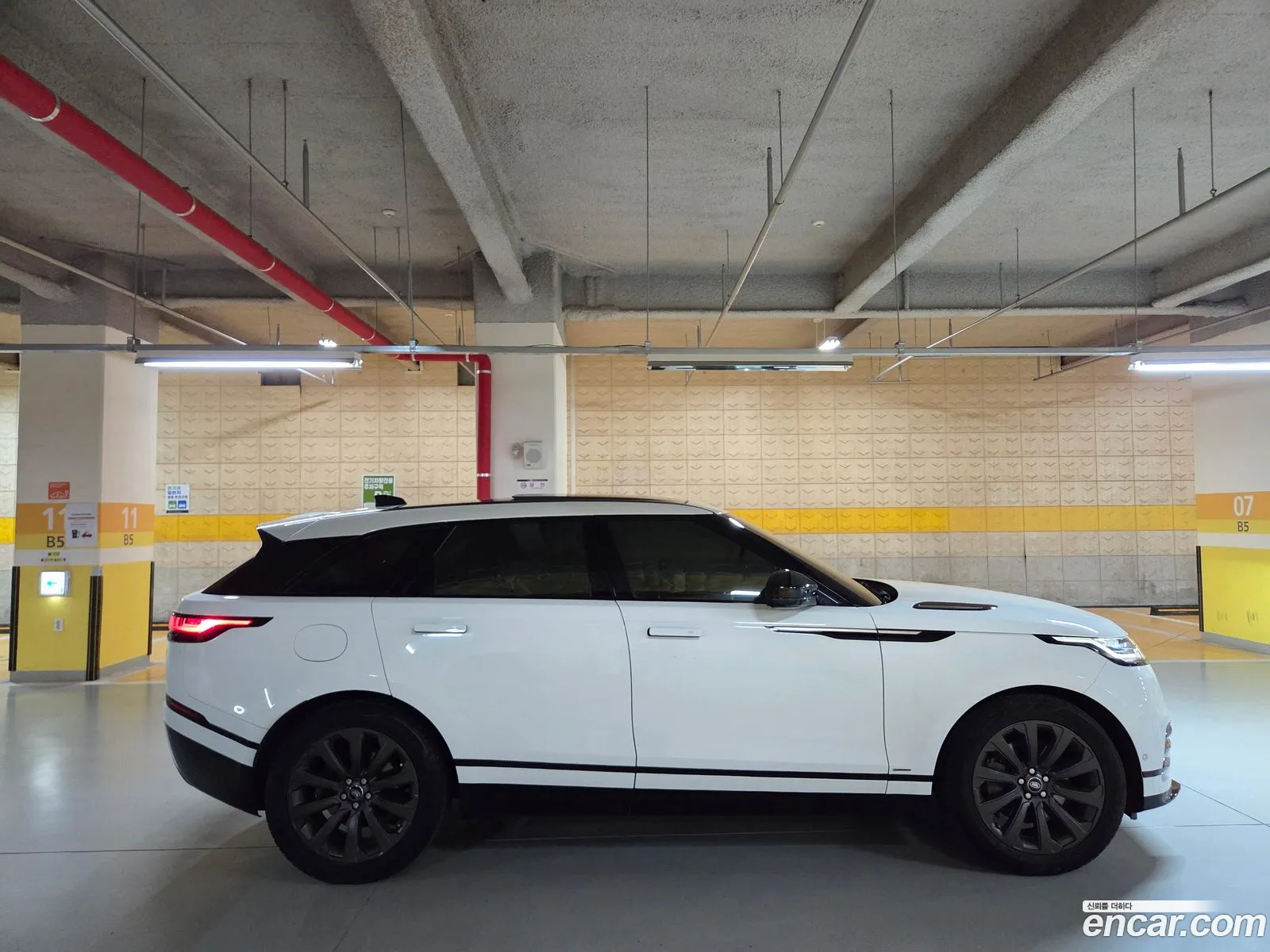 Land Rover Range Rover Velar 2018 — 13