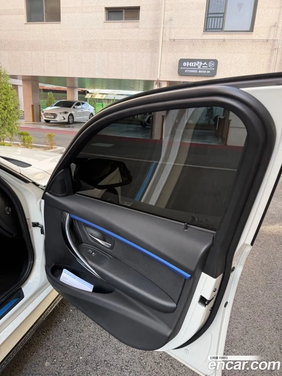 BMW 3 Series 2017 — 12