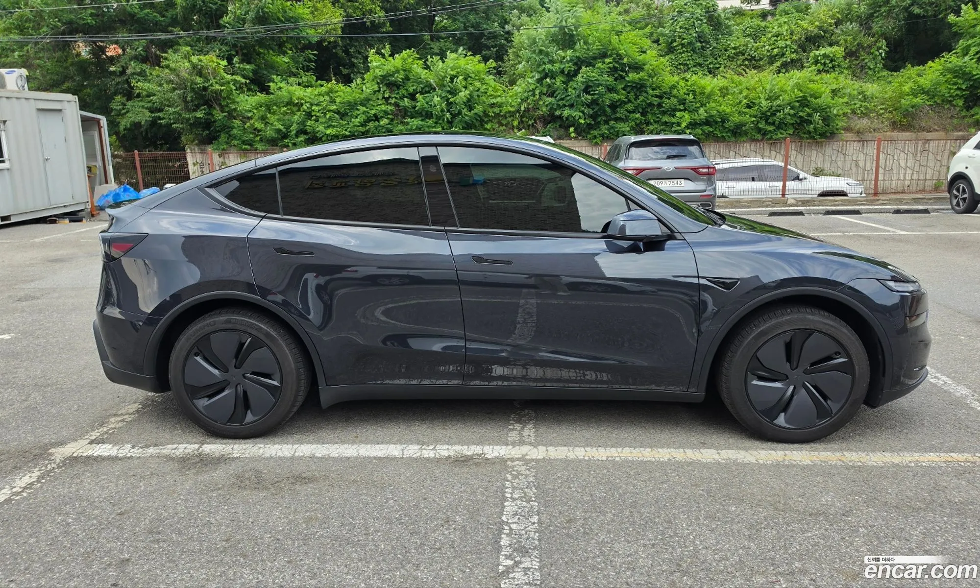 Tesla Model Y 2025 — 8