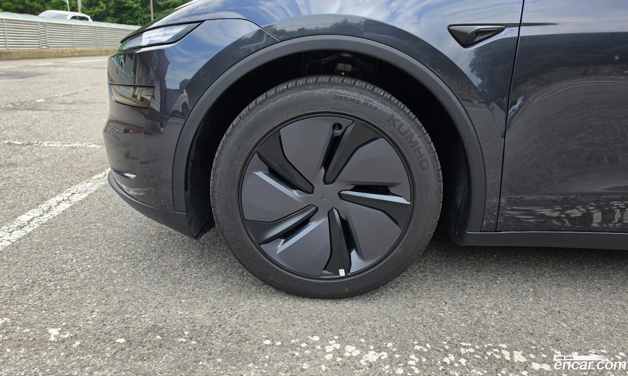 Tesla Model Y 2025 — 5