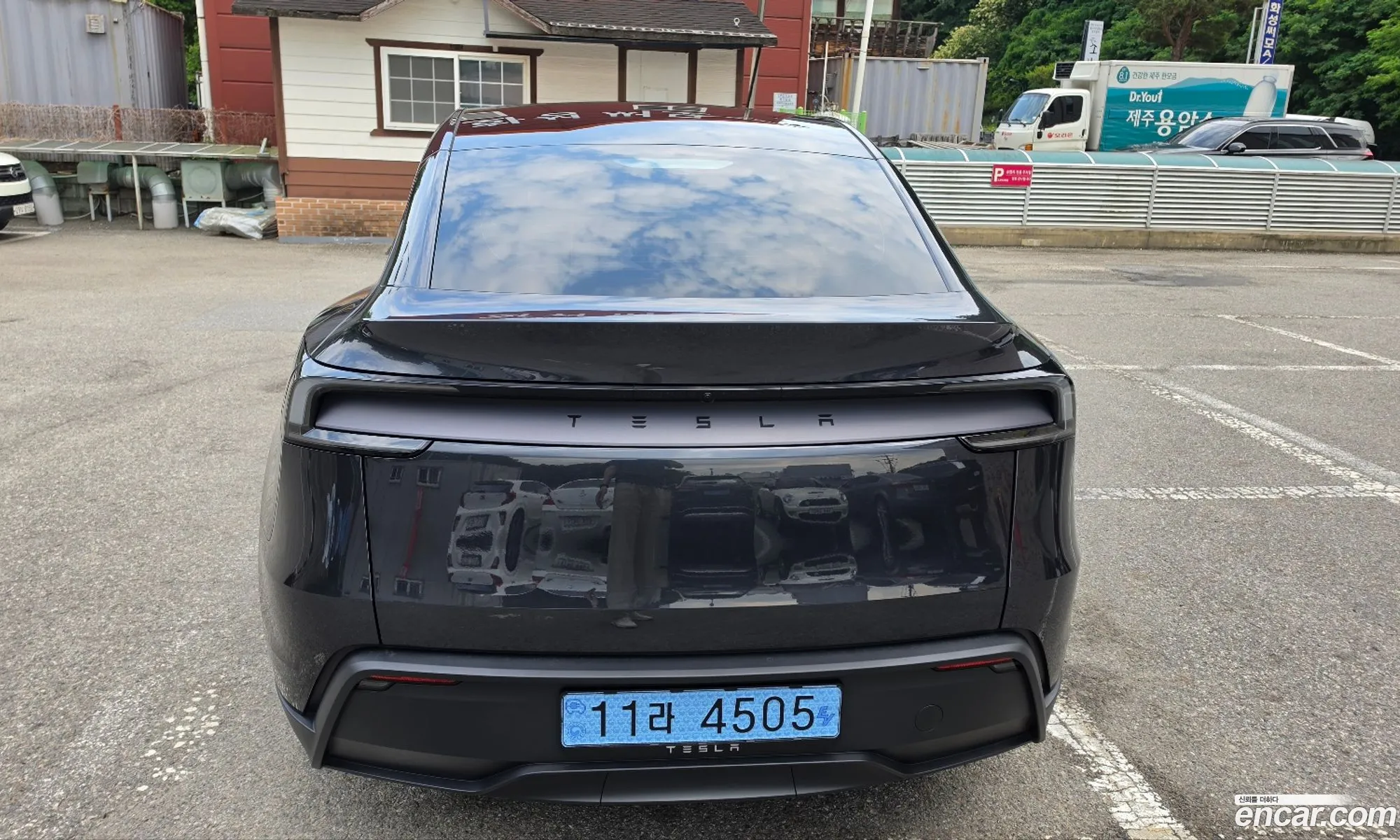 Tesla Model Y 2025 — 6
