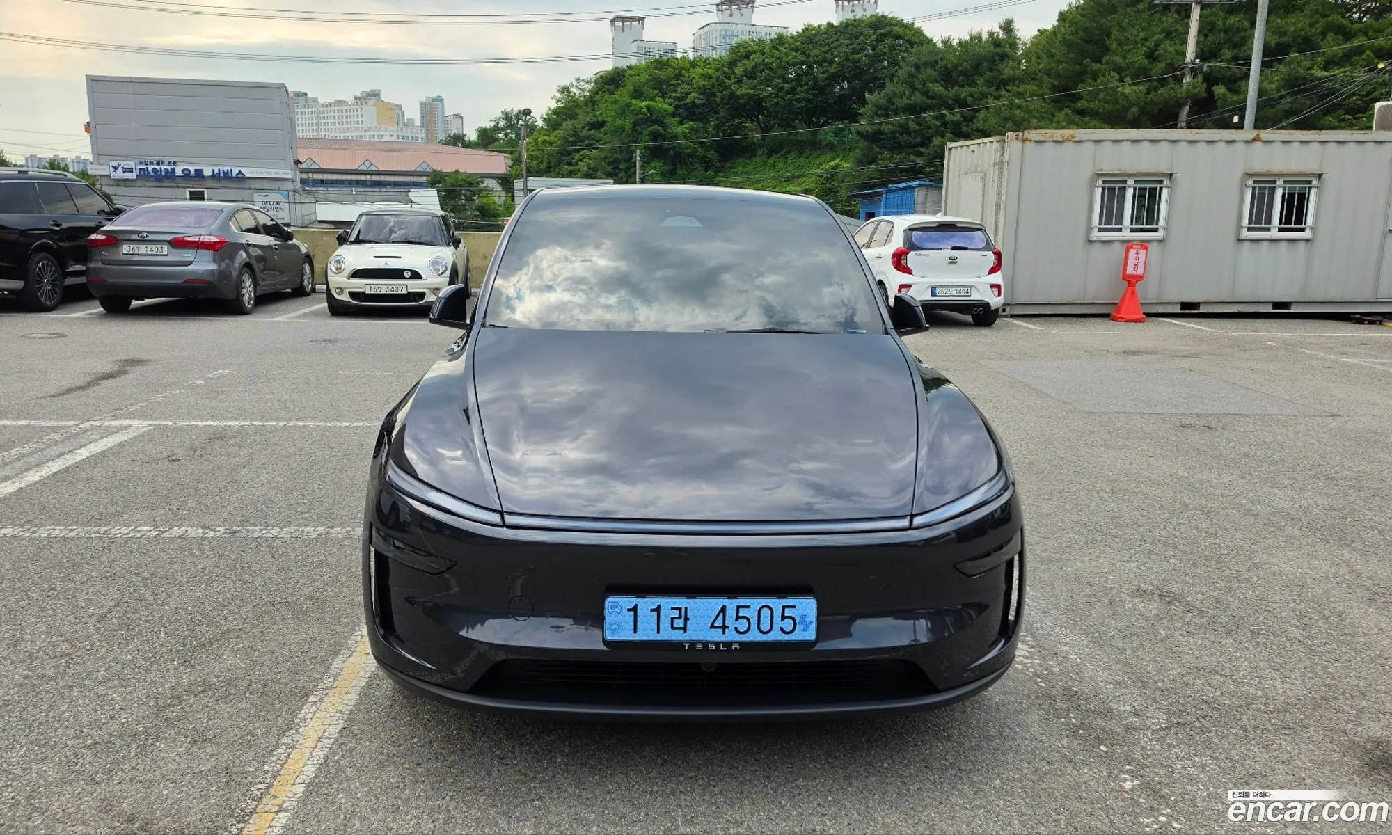 Tesla Model Y 2025 — 7