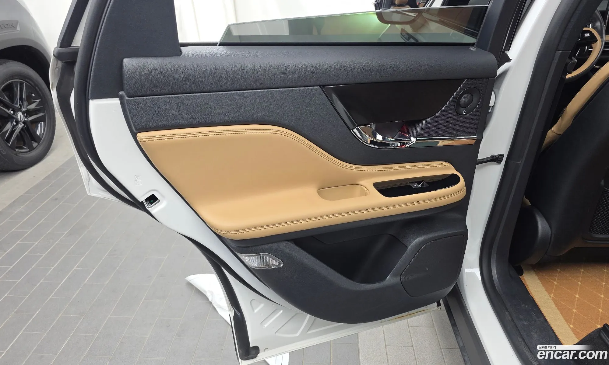 Lincoln Corsair 2021 — 32