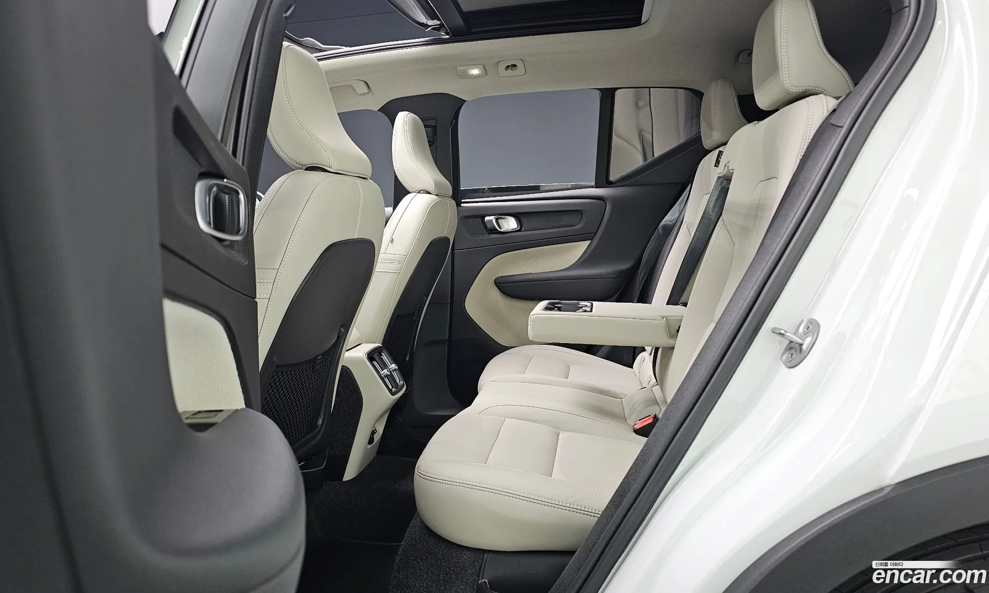 Volvo XC40 2025 — 7