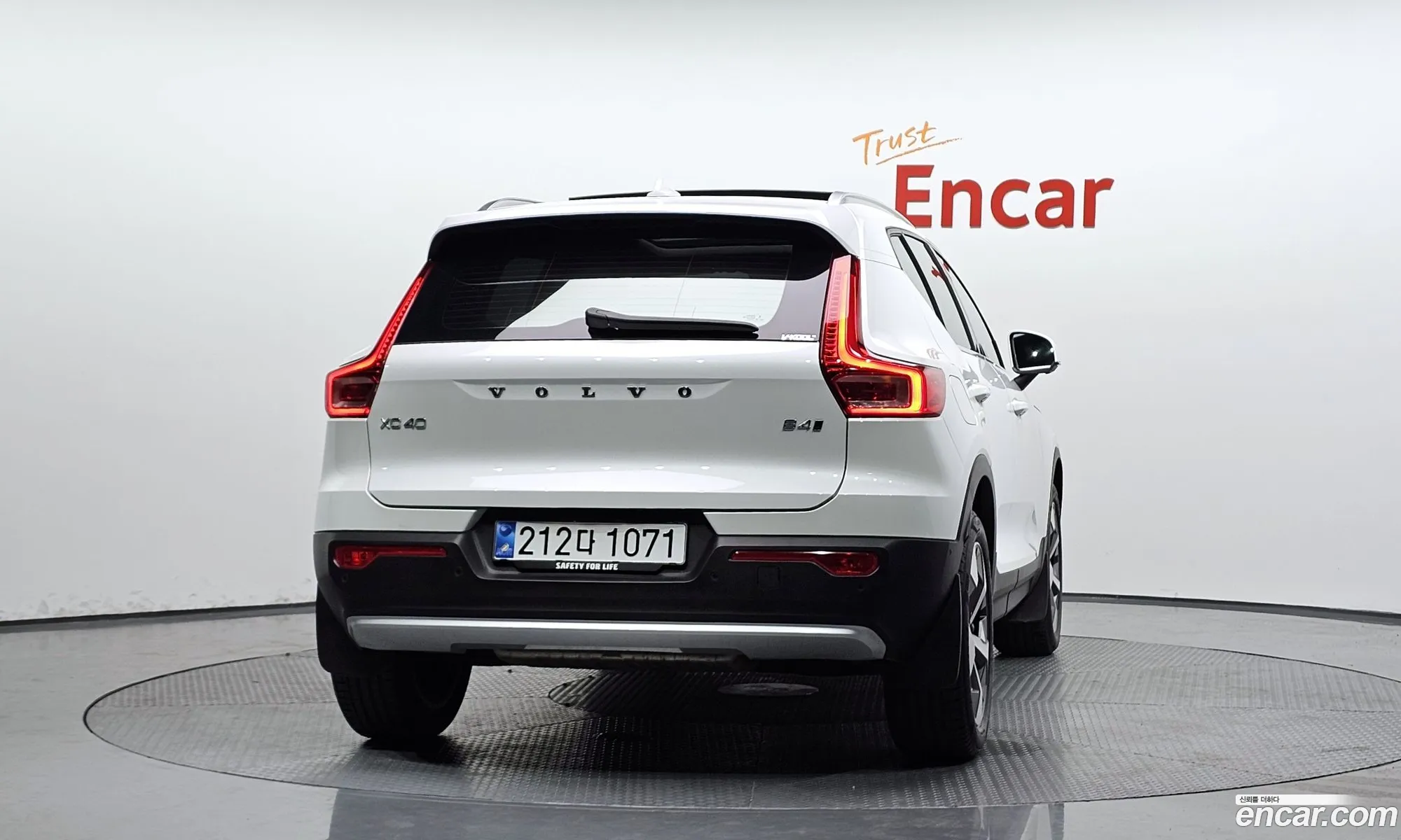 Volvo XC40 2025 — 3