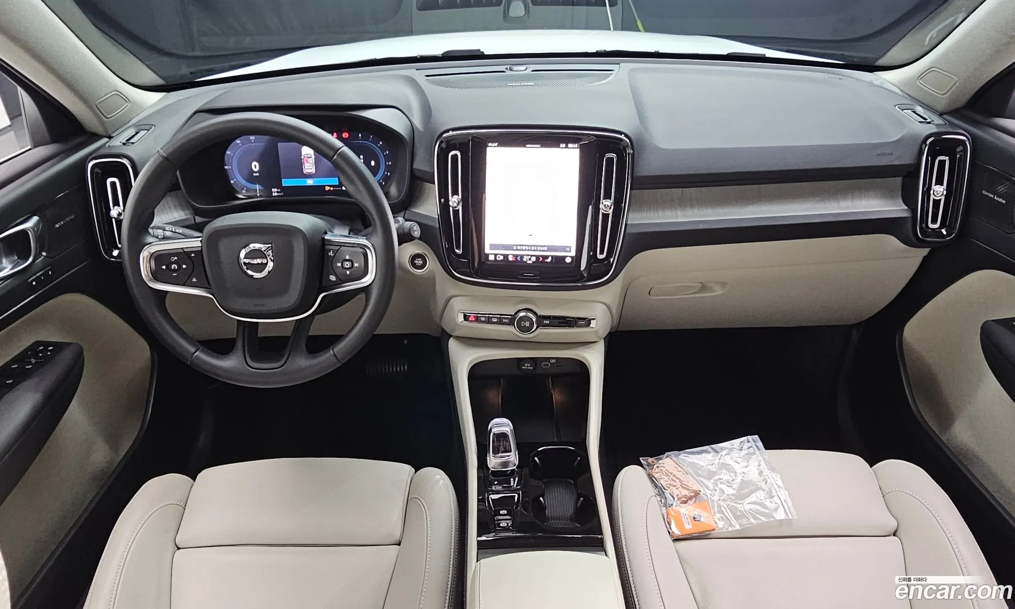 Volvo XC40 2025 — 6