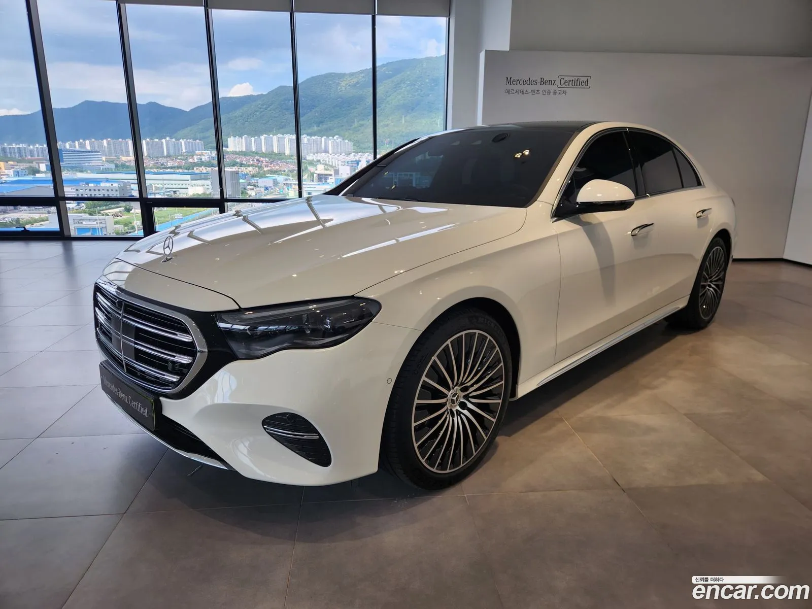 Mercedes-Benz E-Class W214 2025 — 4