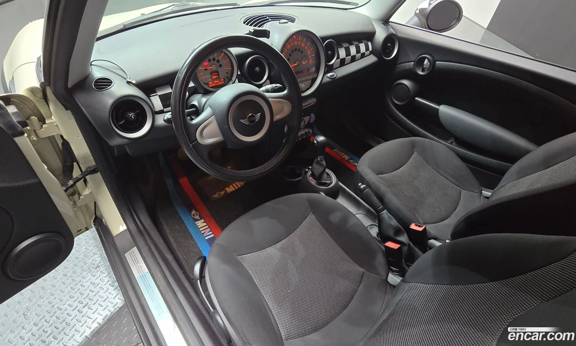 Mini Cooper 2010 WMWMF3101ATZ90590 — 6