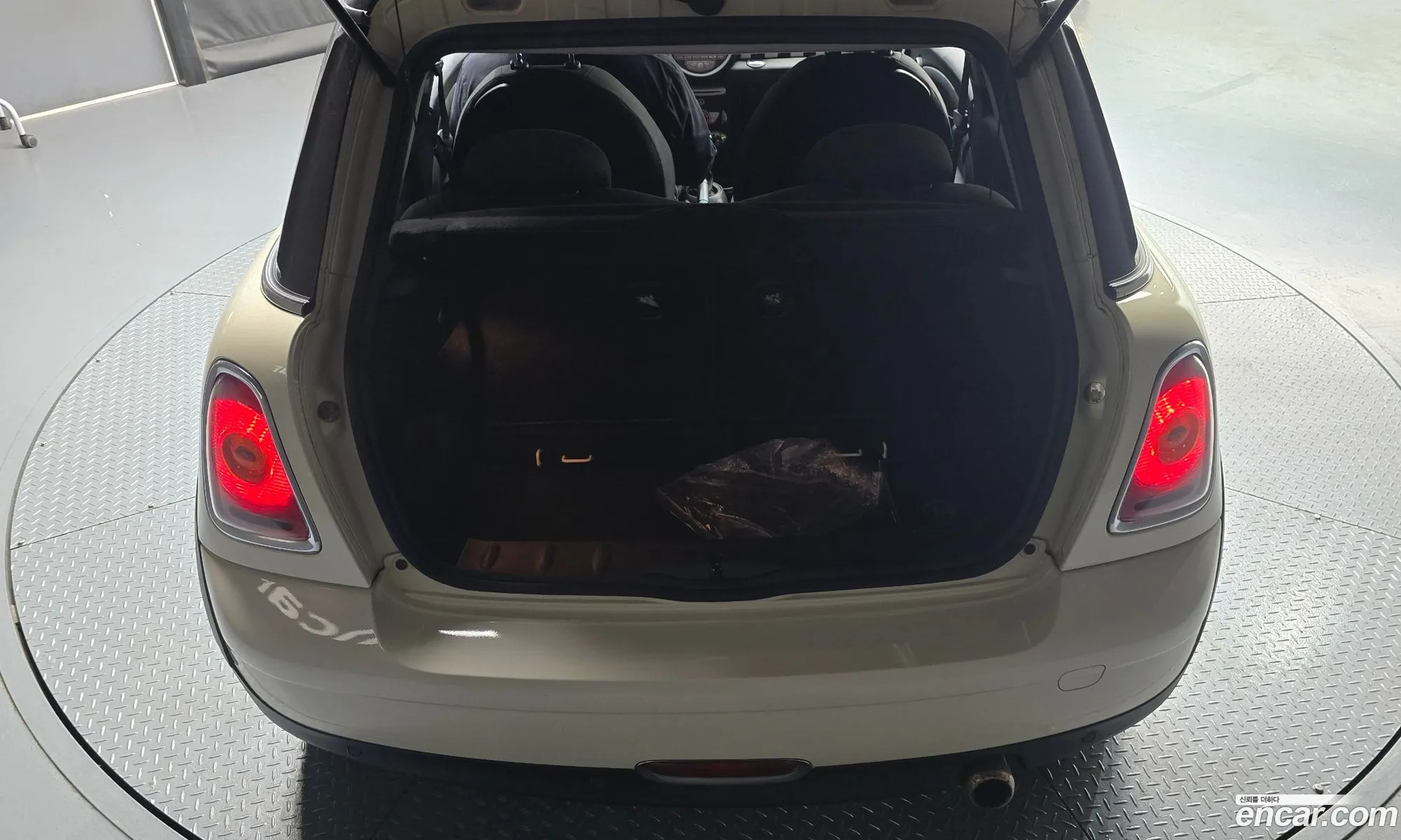Mini Cooper 2010 WMWMF3101ATZ90590 — 2