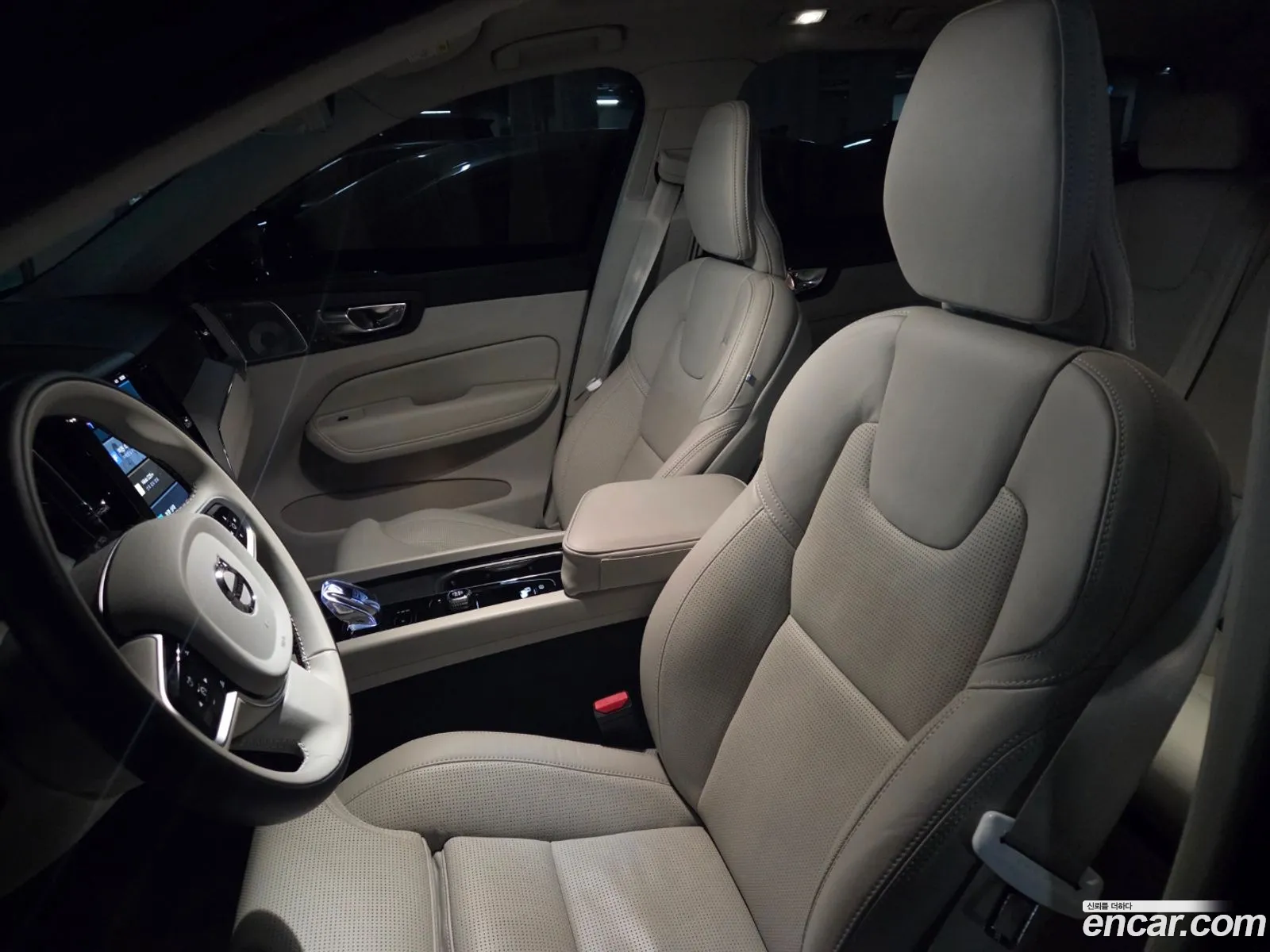 Volvo XC60 2025 — 3