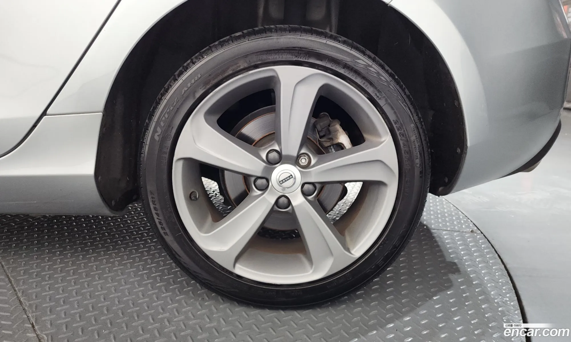 Volvo V40 2017 YV1MV79K0J2462562 — 13