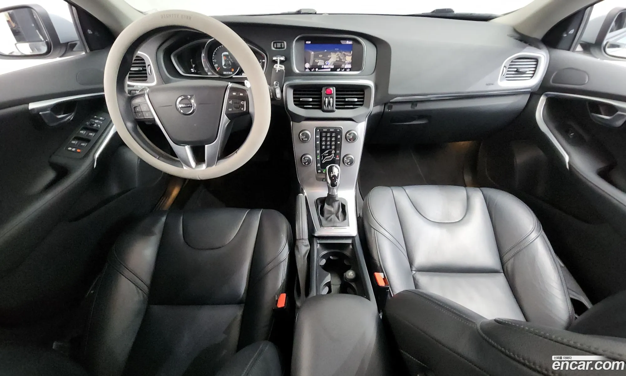Volvo V40 2017 YV1MV79K0J2462562 — 12