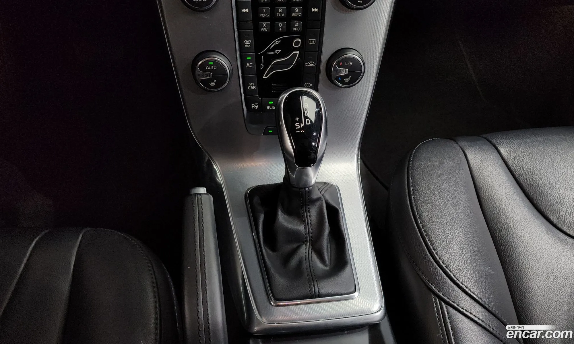 Volvo V40 2017 YV1MV79K0J2462562 — 10