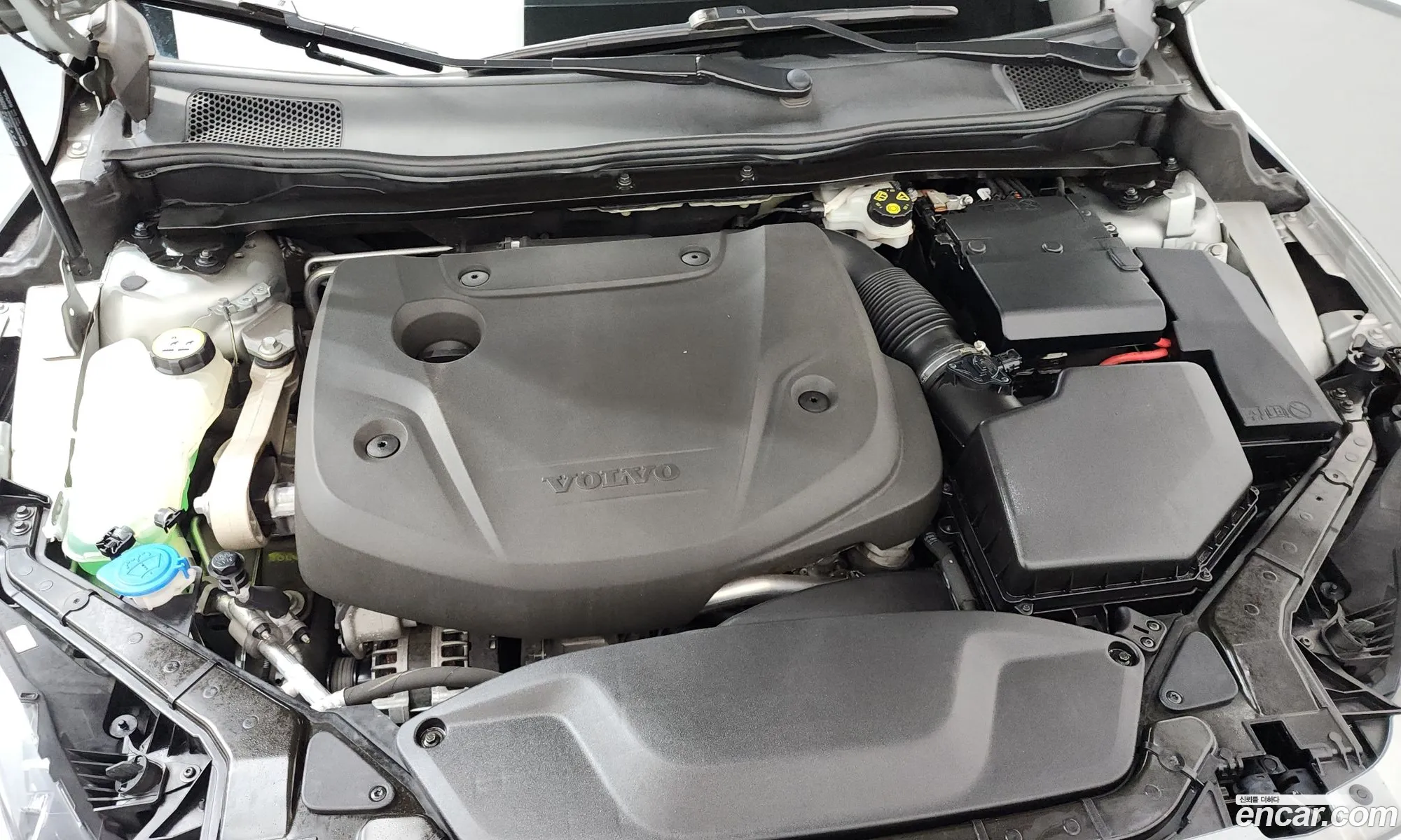 Volvo V40 2017 YV1MV79K0J2462562 — 8