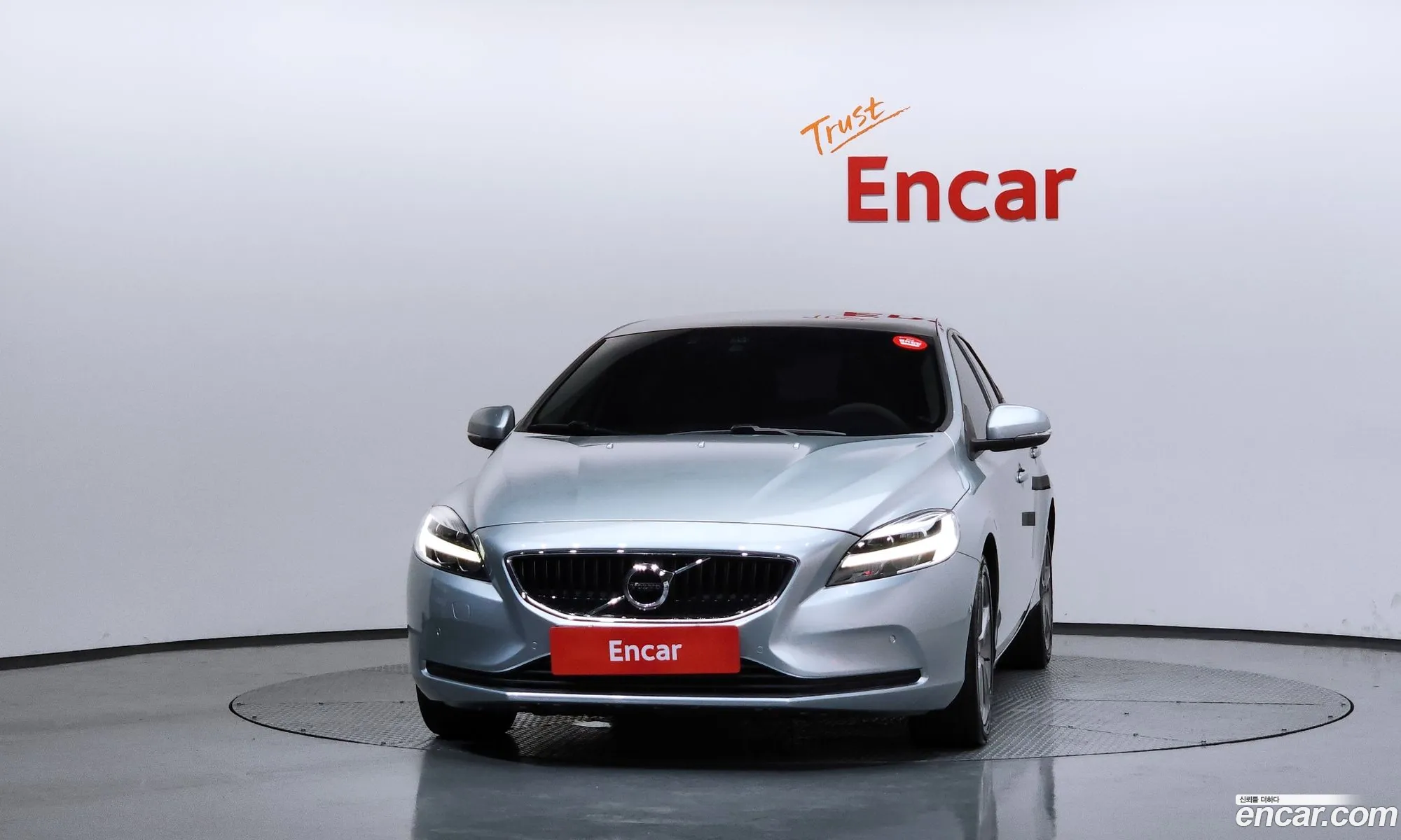 Volvo V40 2017 YV1MV79K0J2462562 — 4