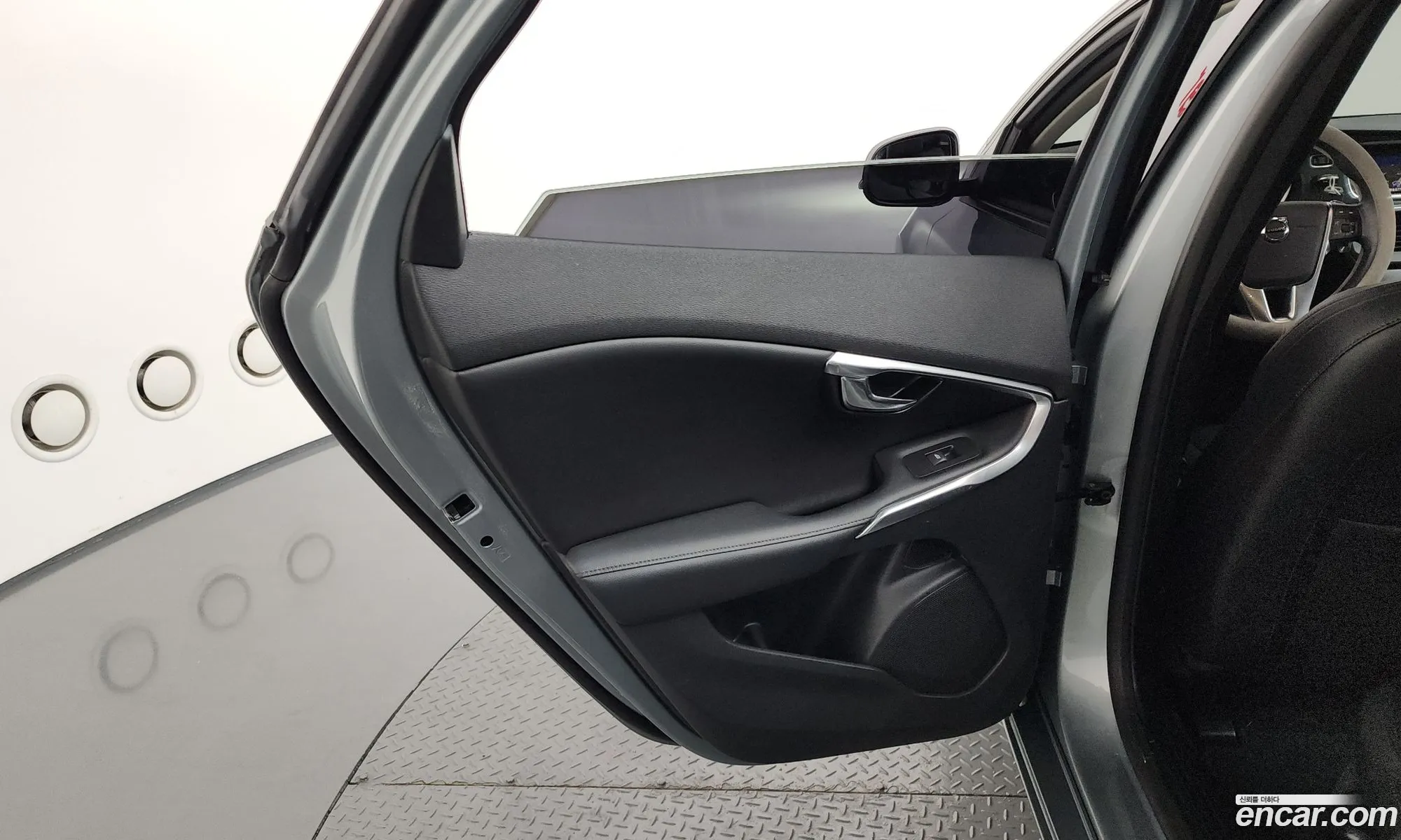 Volvo V40 2017 YV1MV79K0J2462562 — 27