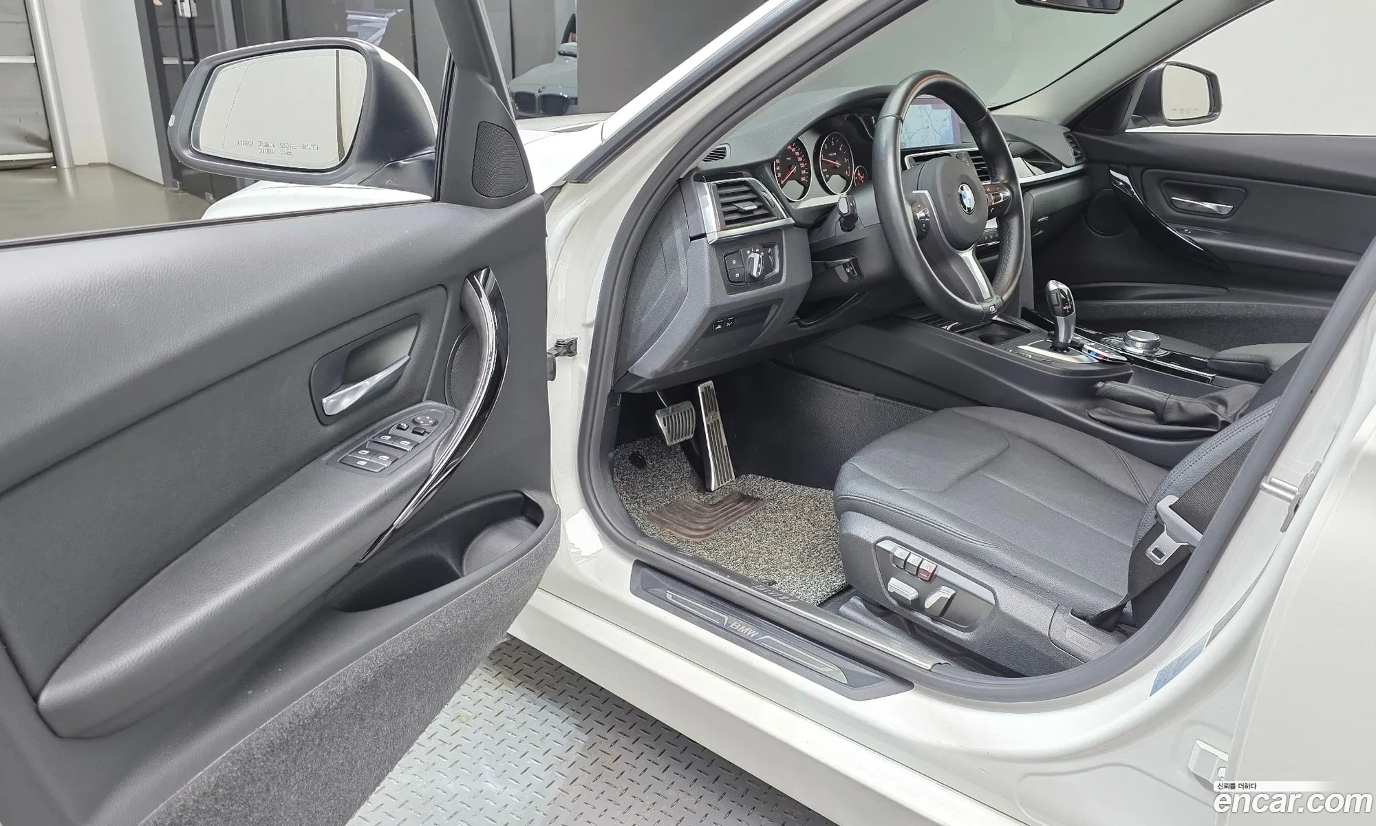BMW 3 Series 2017 WBA8C5100HA070252 — 2