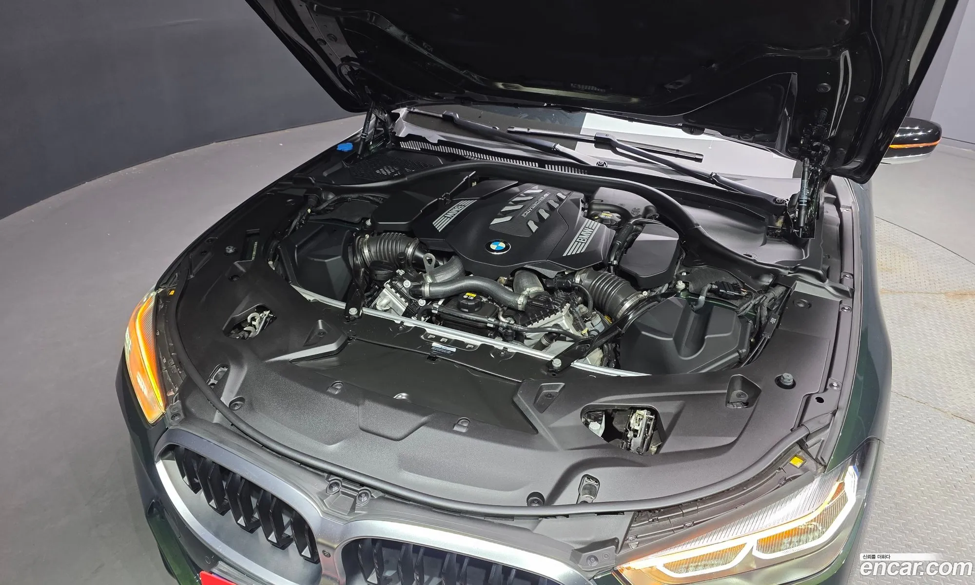 BMW 8 Series 2022 WBAGV8105NCL03680 — 38