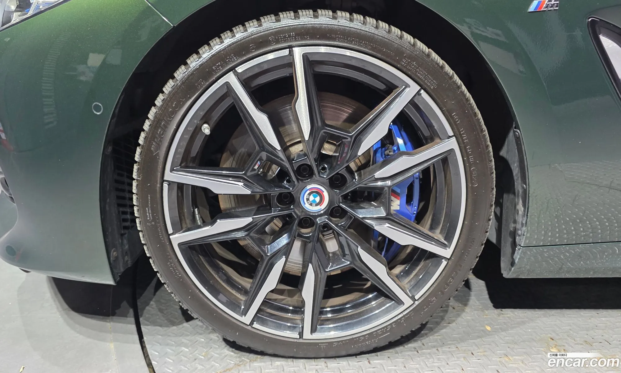 BMW 8 Series 2022 WBAGV8105NCL03680 — 32