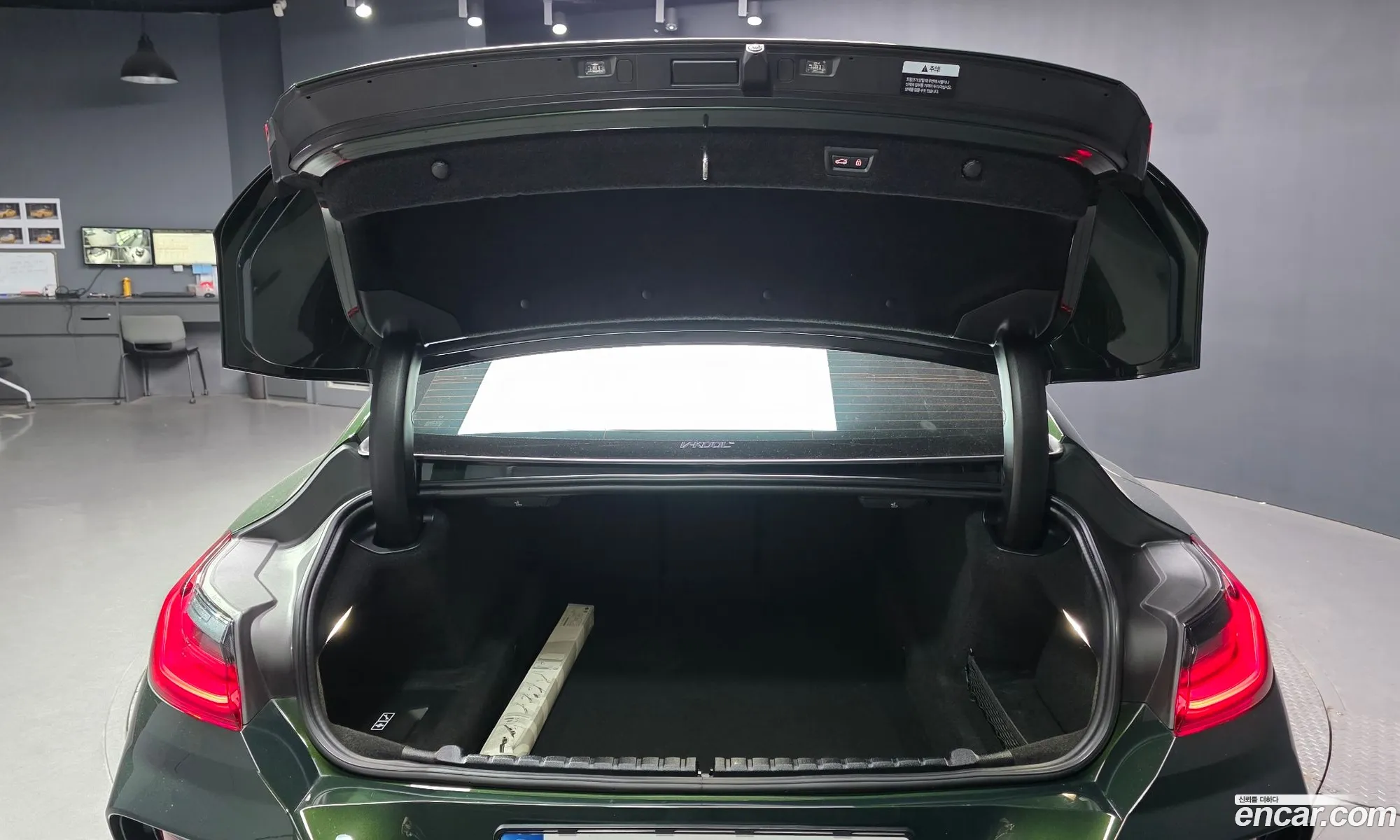 BMW 8 Series 2022 WBAGV8105NCL03680 — 7