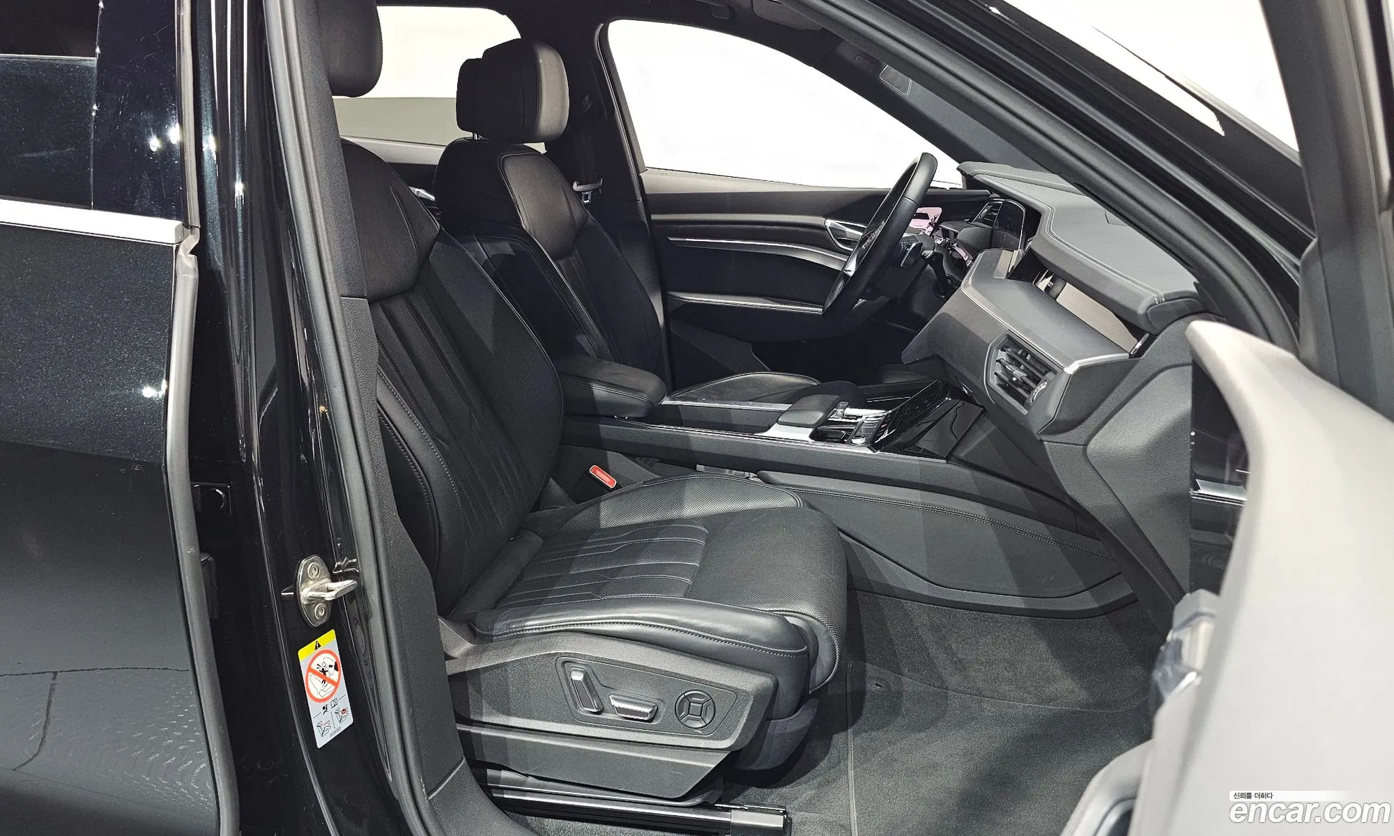 Audi e-tron 2021 WAUZZZGE1MB043000 — 33