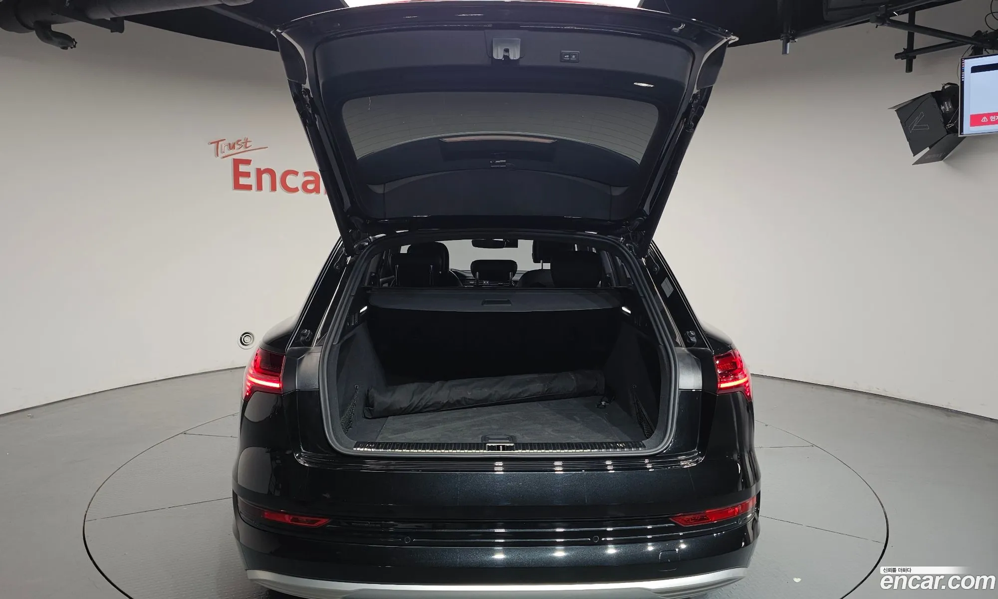 Audi e-tron 2021 WAUZZZGE1MB043000 — 9