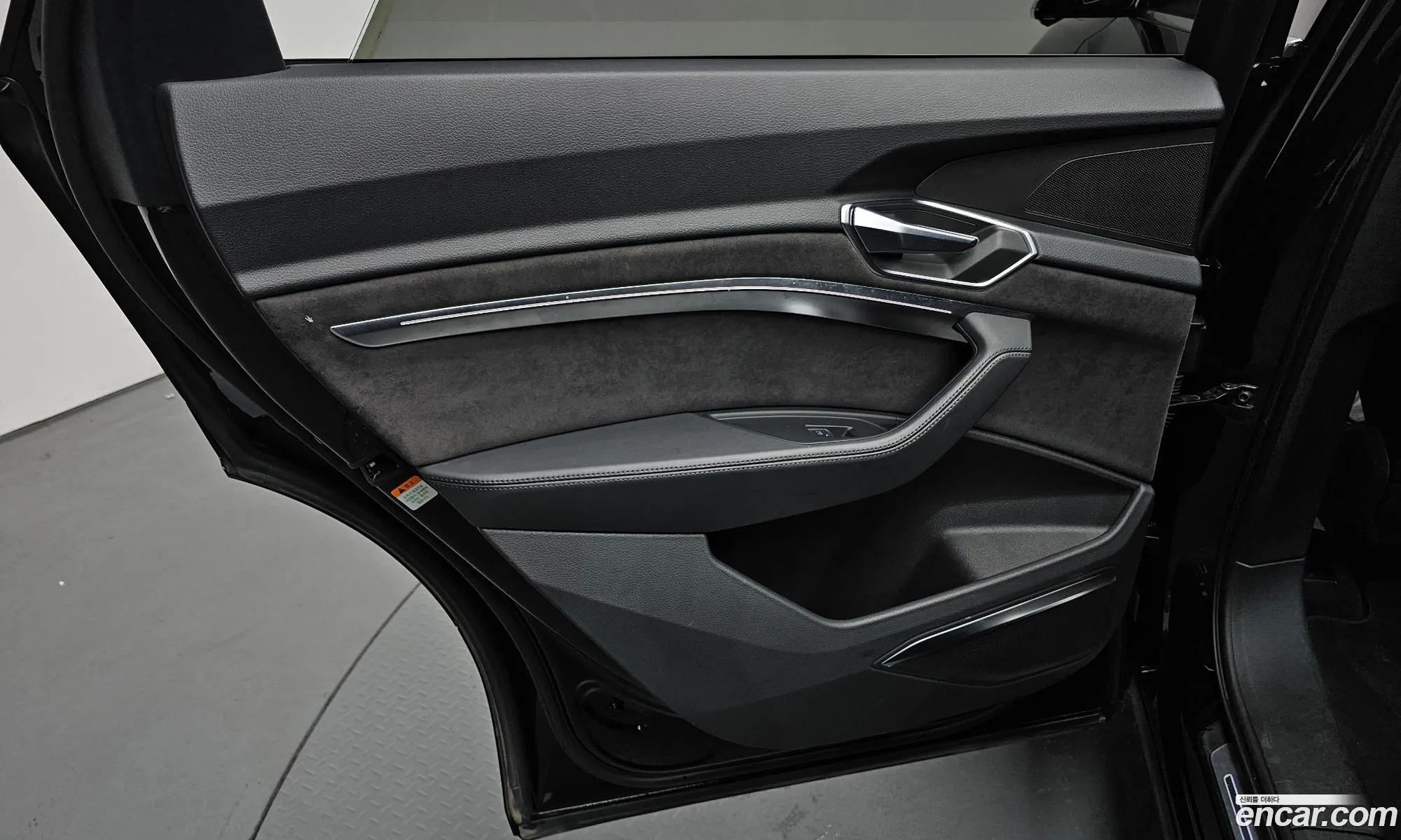 Audi e-tron 2021 WAUZZZGE1MB043000 — 14