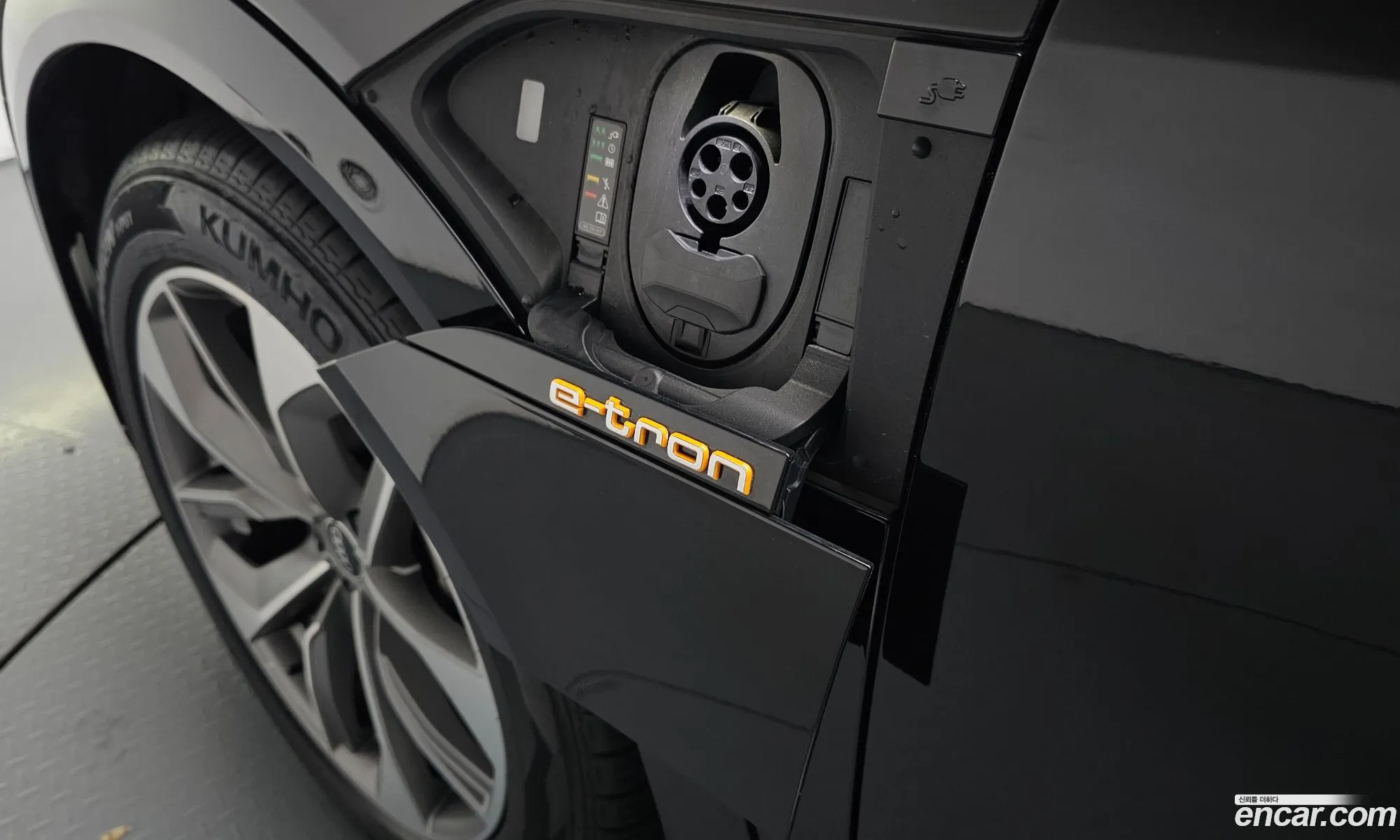 Audi e-tron 2021 WAUZZZGE1MB043000 — 40