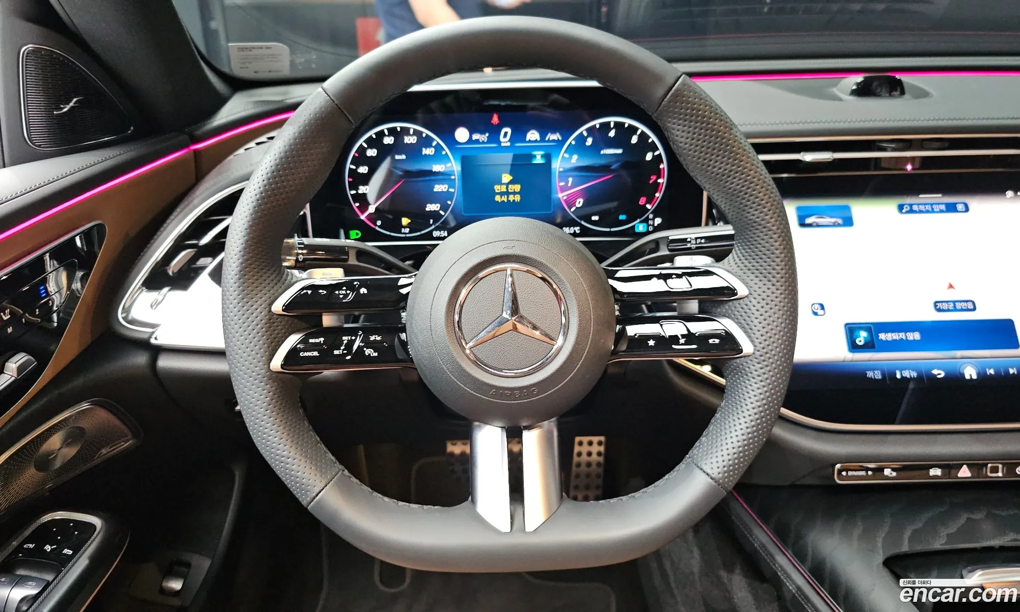 Mercedes-Benz E-Class W214 2025 — 21