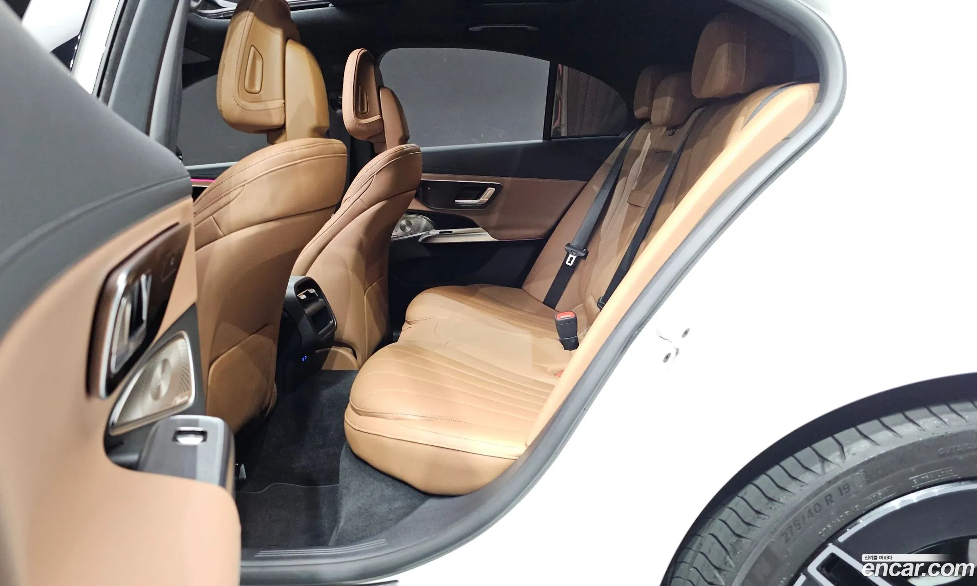 Mercedes-Benz E-Class W214 2025 — 28