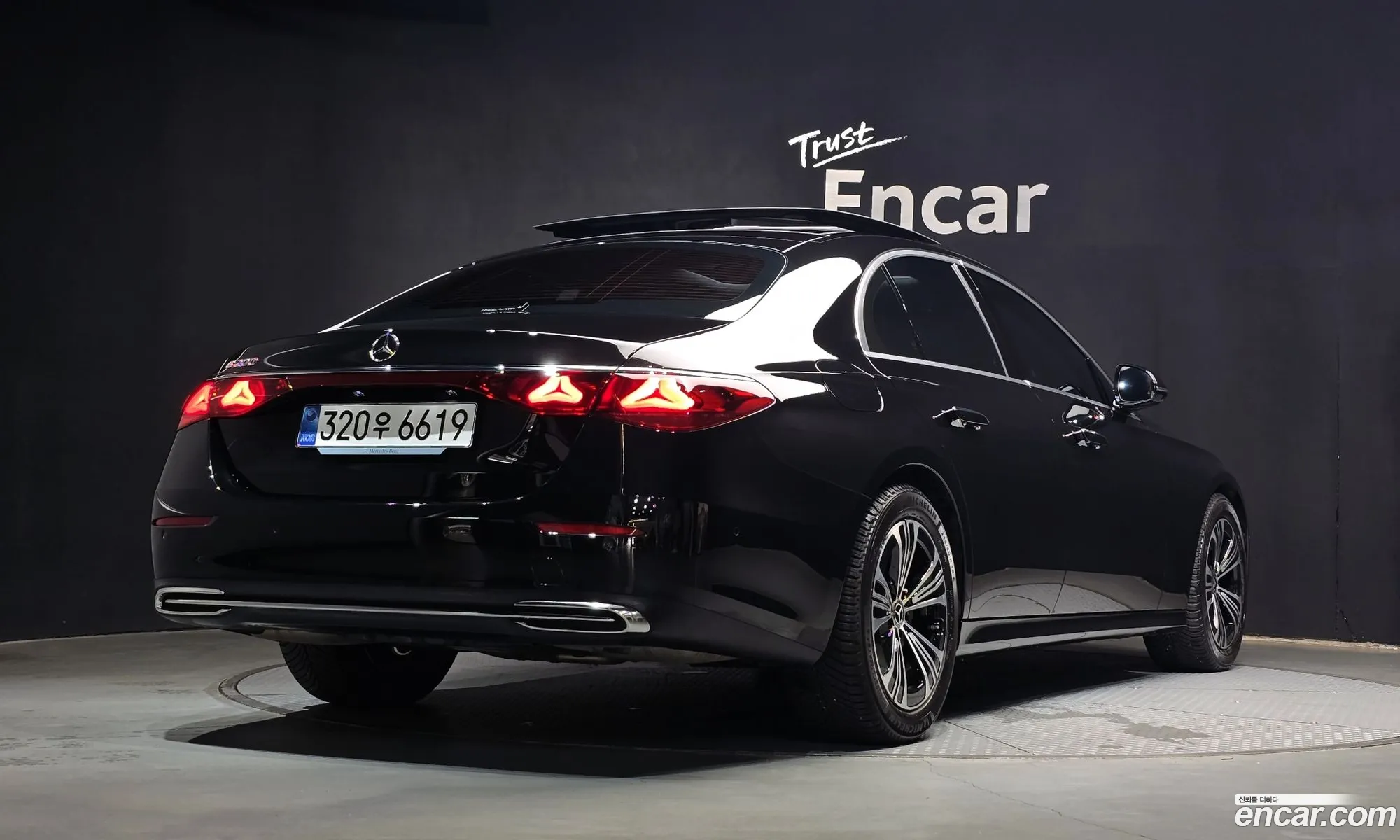 Mercedes-Benz E-Class W214 2025 — 21