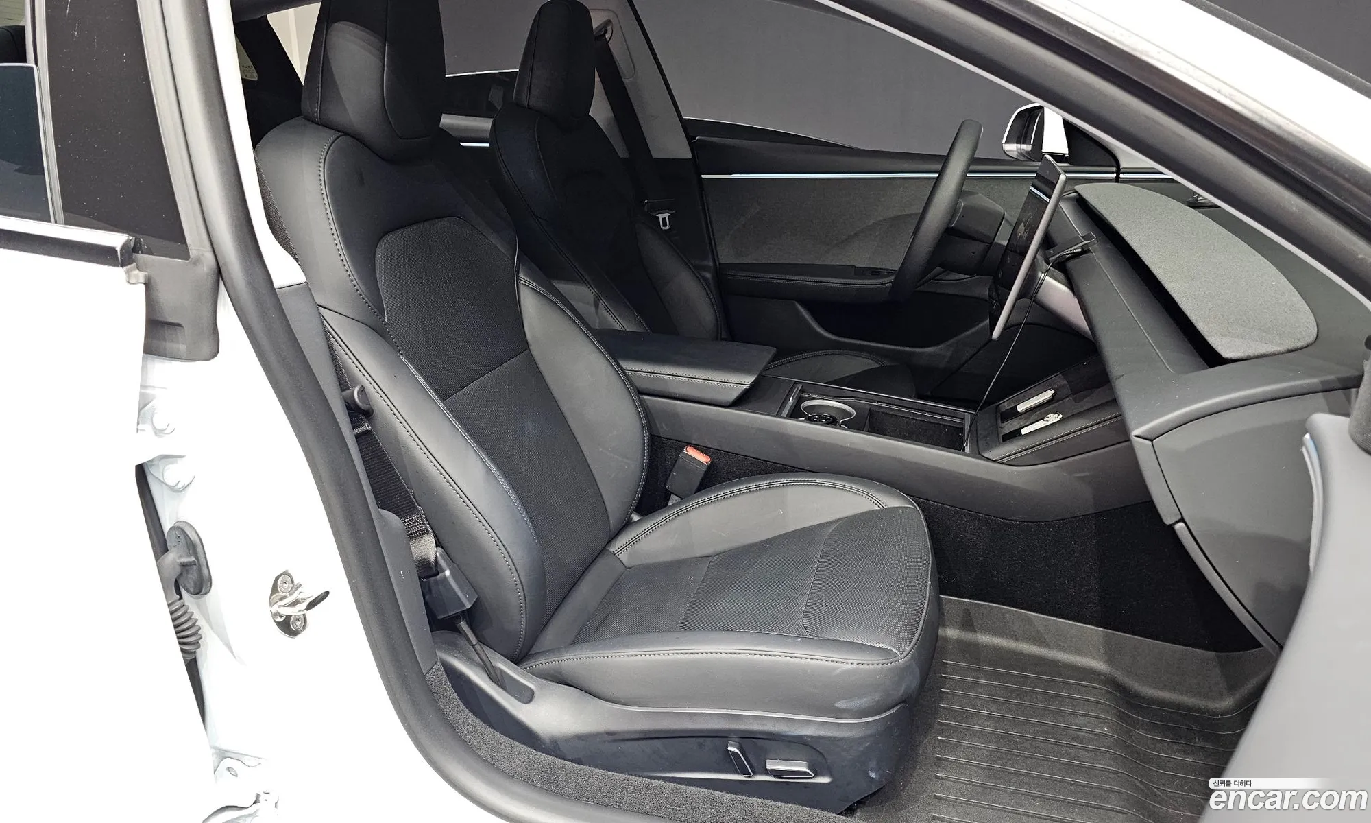 Tesla Model 3 2024 LRW3E7FSXRC253500 — 8