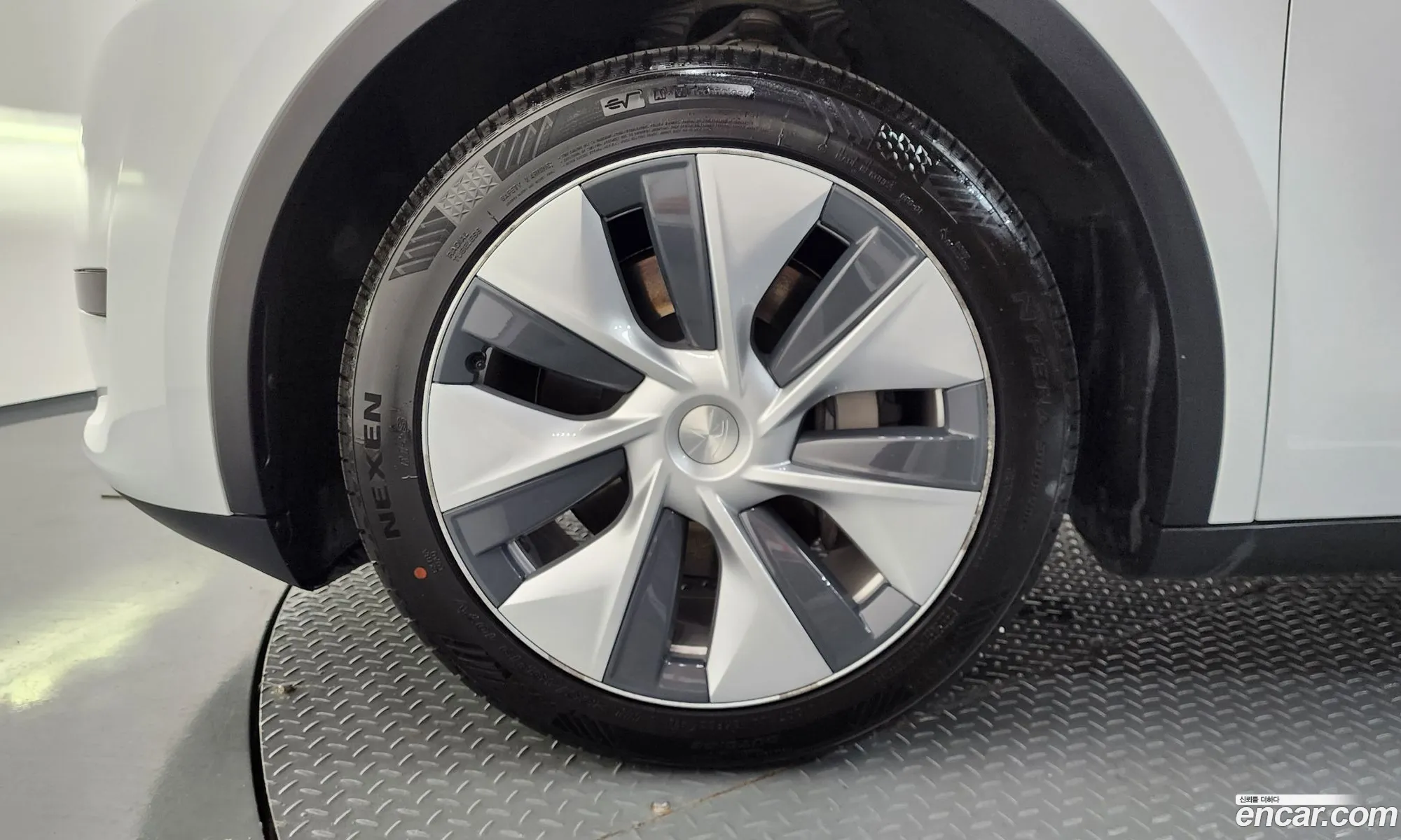 Tesla Model Y 2023 — 20