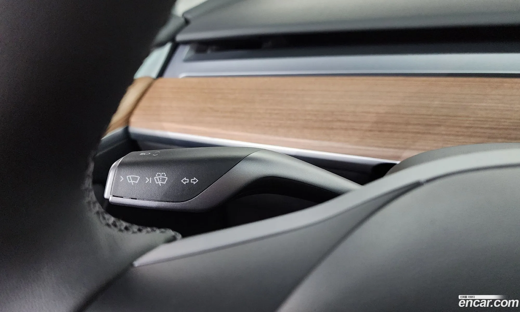 Tesla Model Y 2023 — 25