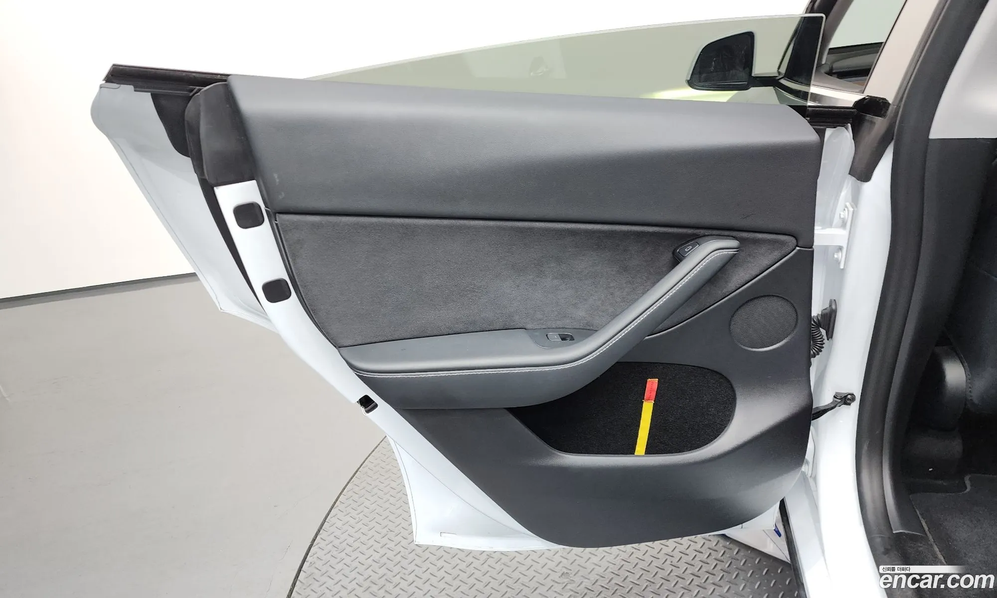 Tesla Model Y 2023 — 3