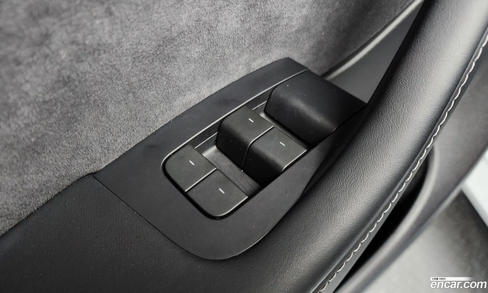 Tesla Model Y 2023 — 17