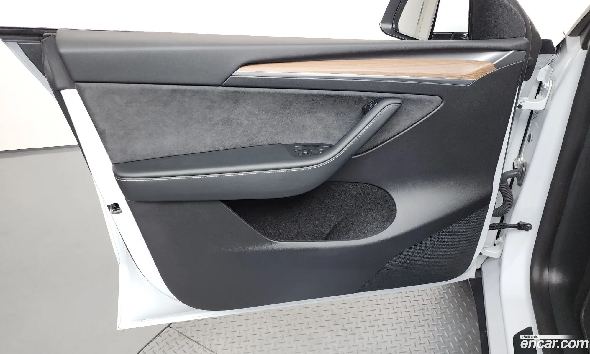 Tesla Model Y 2023 — 34