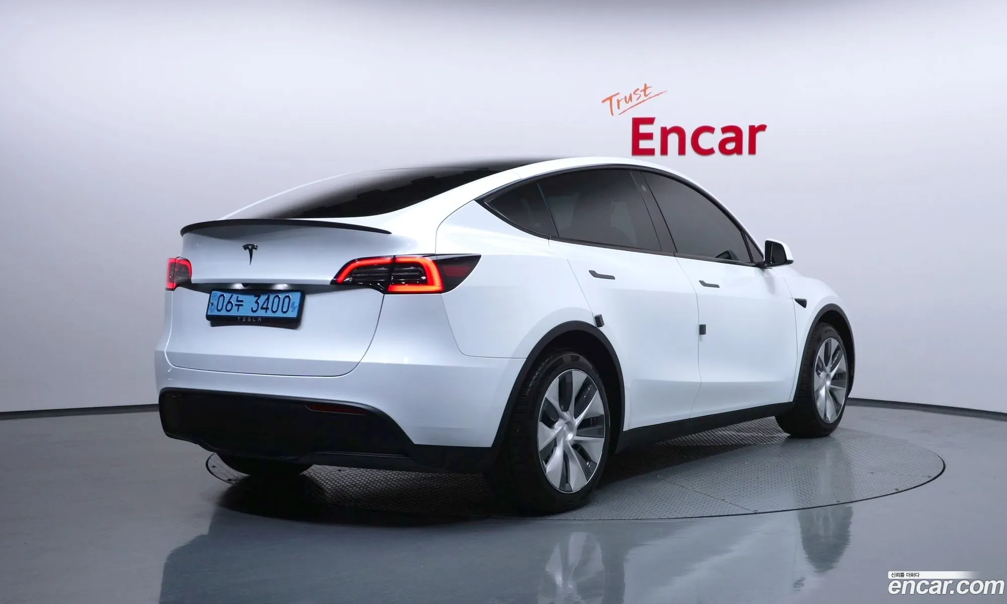 Tesla Model Y 2023 — 29
