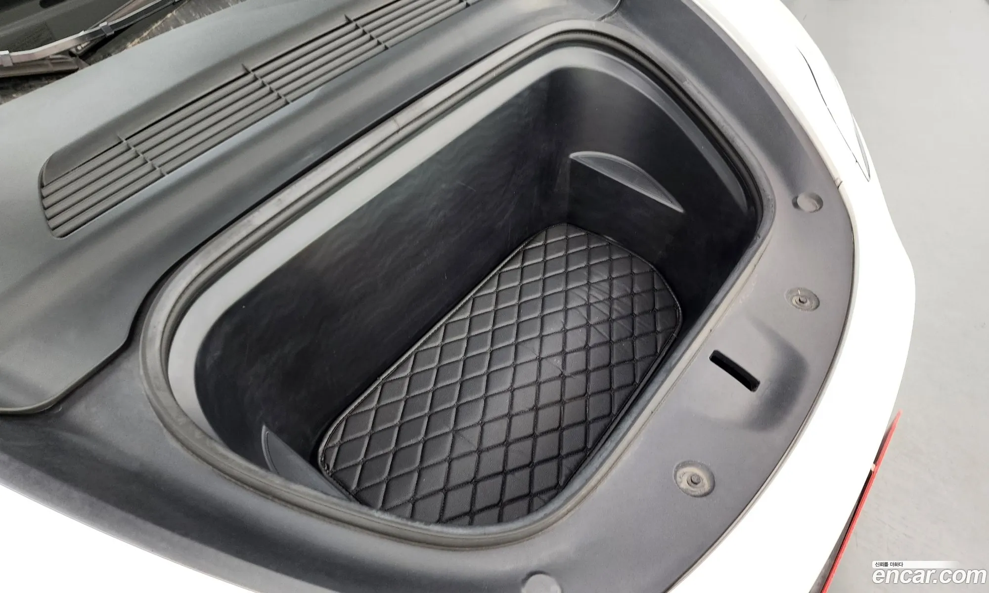 Tesla Model Y 2023 — 36