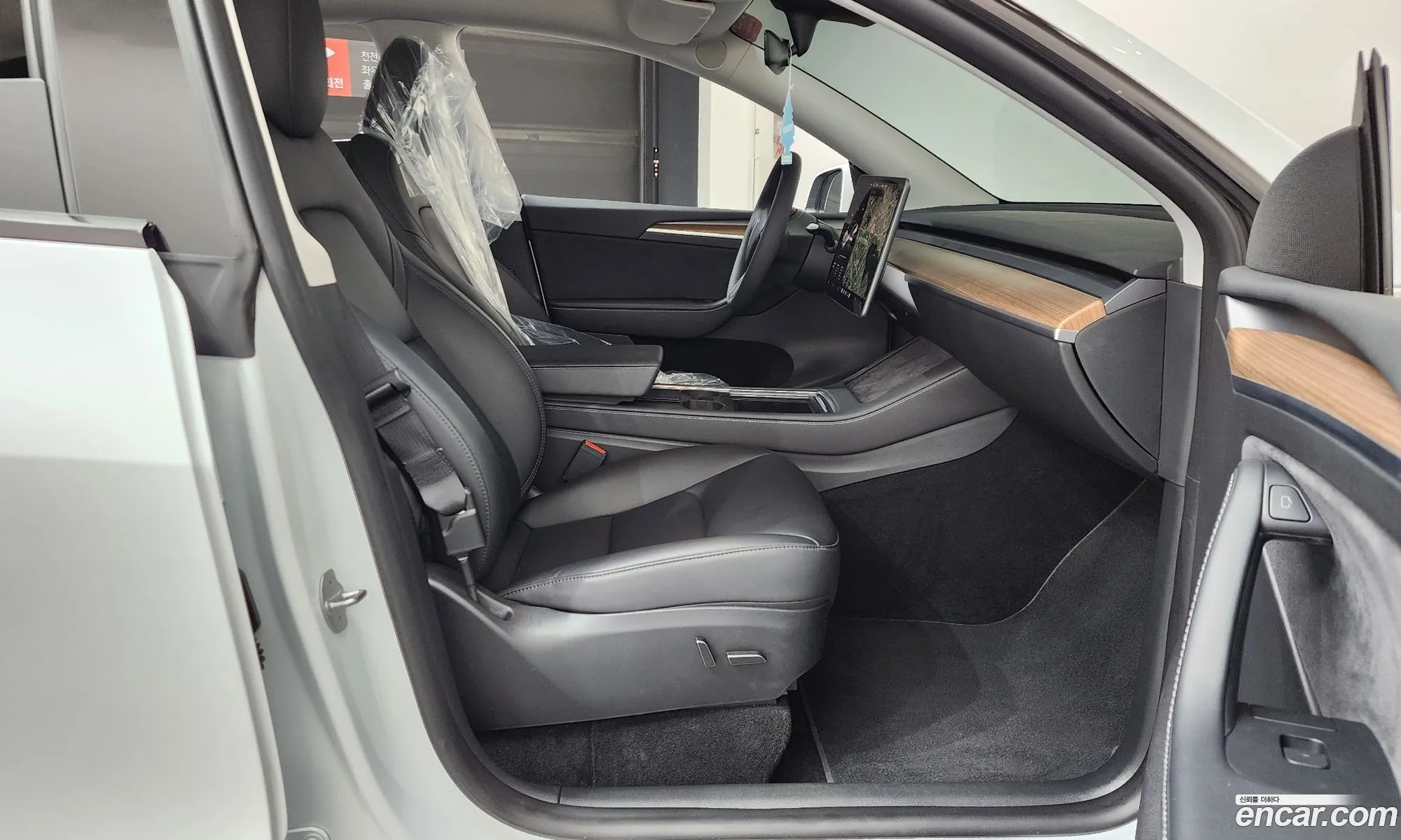 Tesla Model Y 2023 — 13