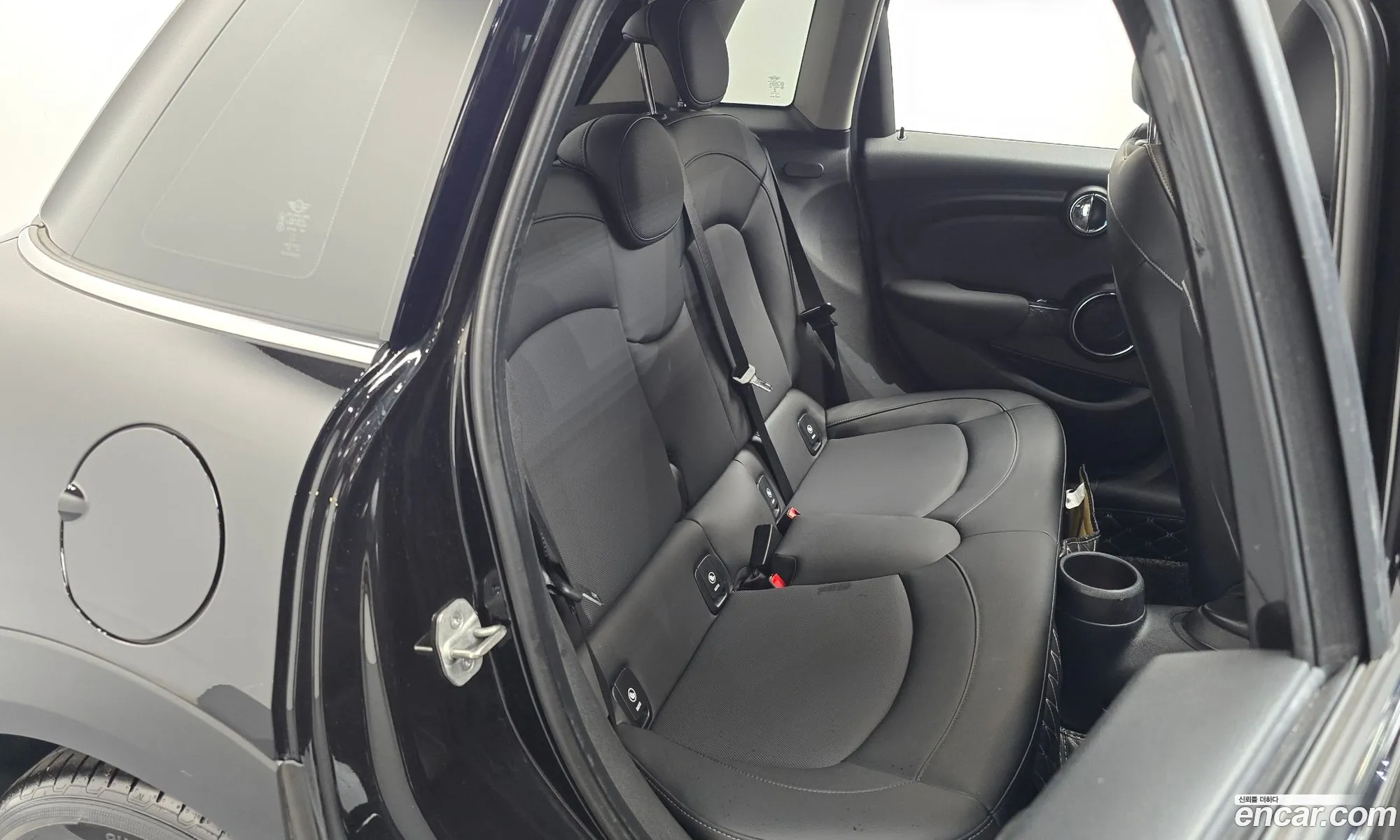 Mini Cooper 2021 WMWXV710XM2N95938 — 21
